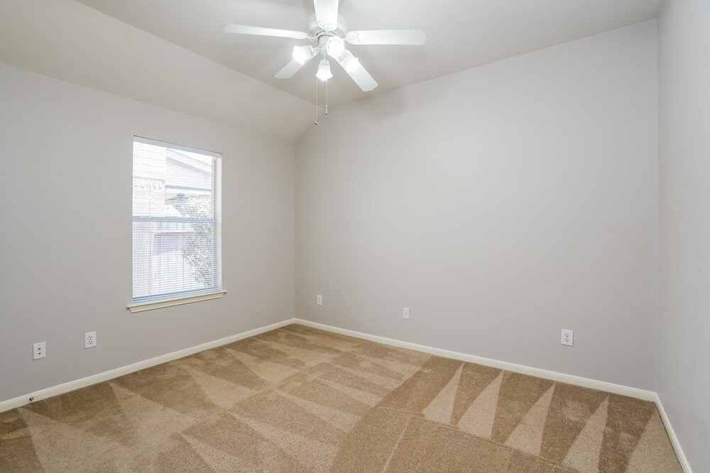 26019 Chapman Falls Drive Property Photo 13