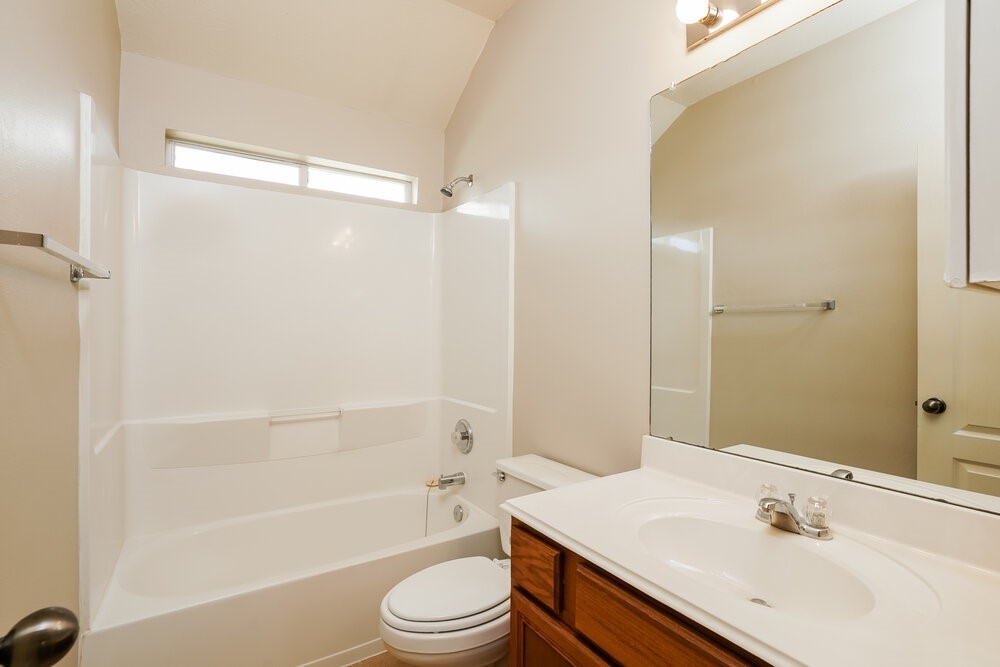 26019 Chapman Falls Drive Property Photo 14