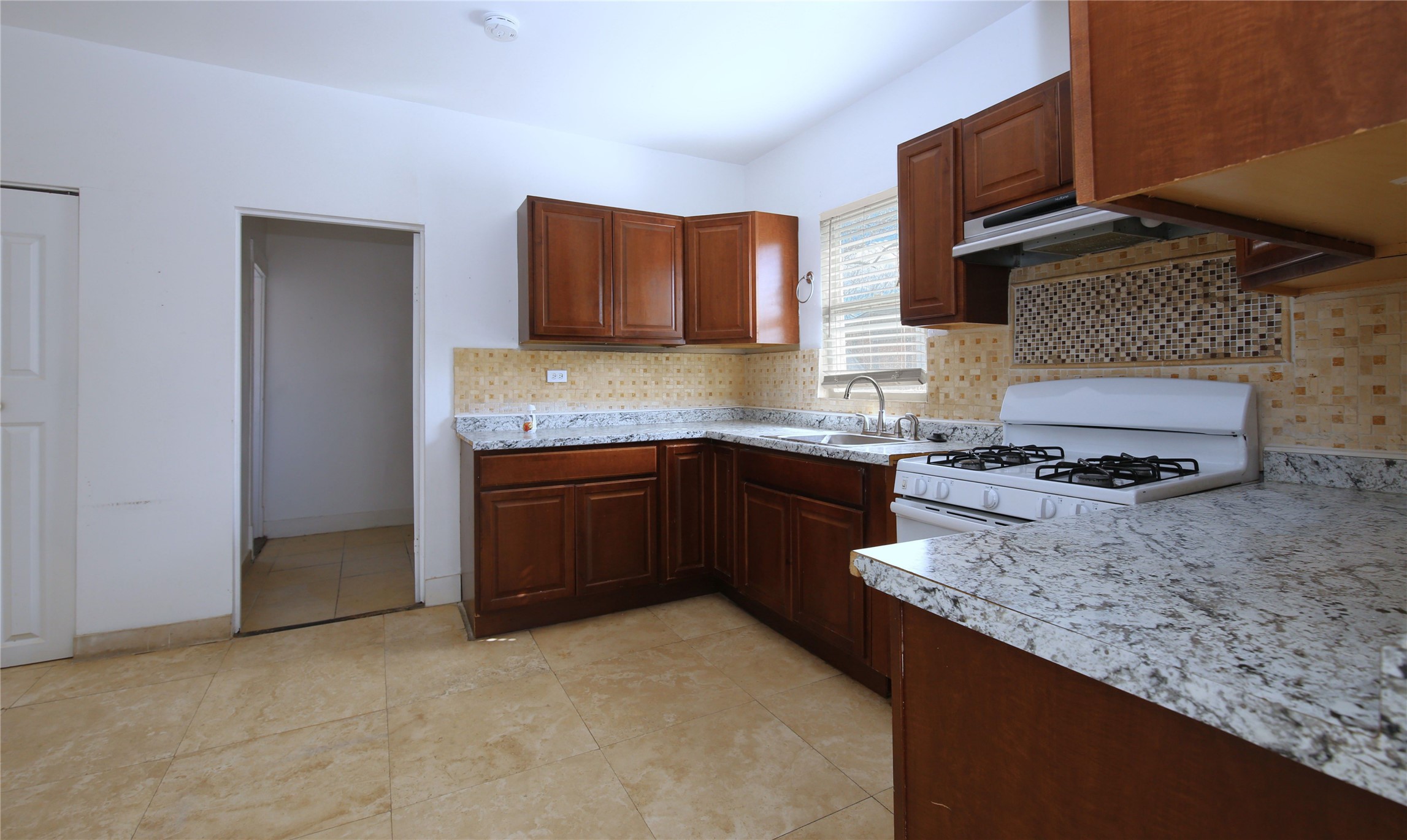 120 N Edgewood Property Photo 4