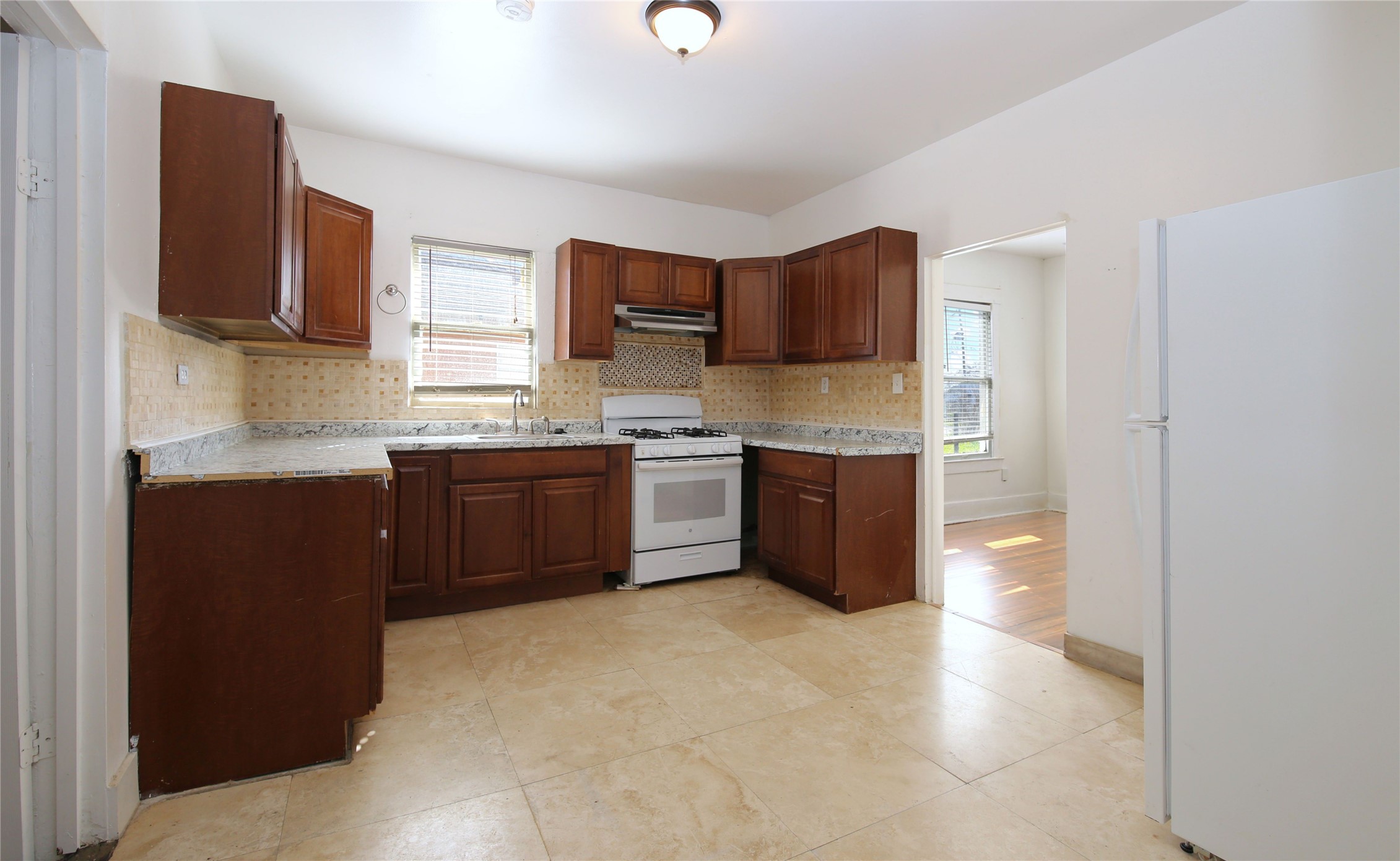120 N Edgewood Property Photo 5