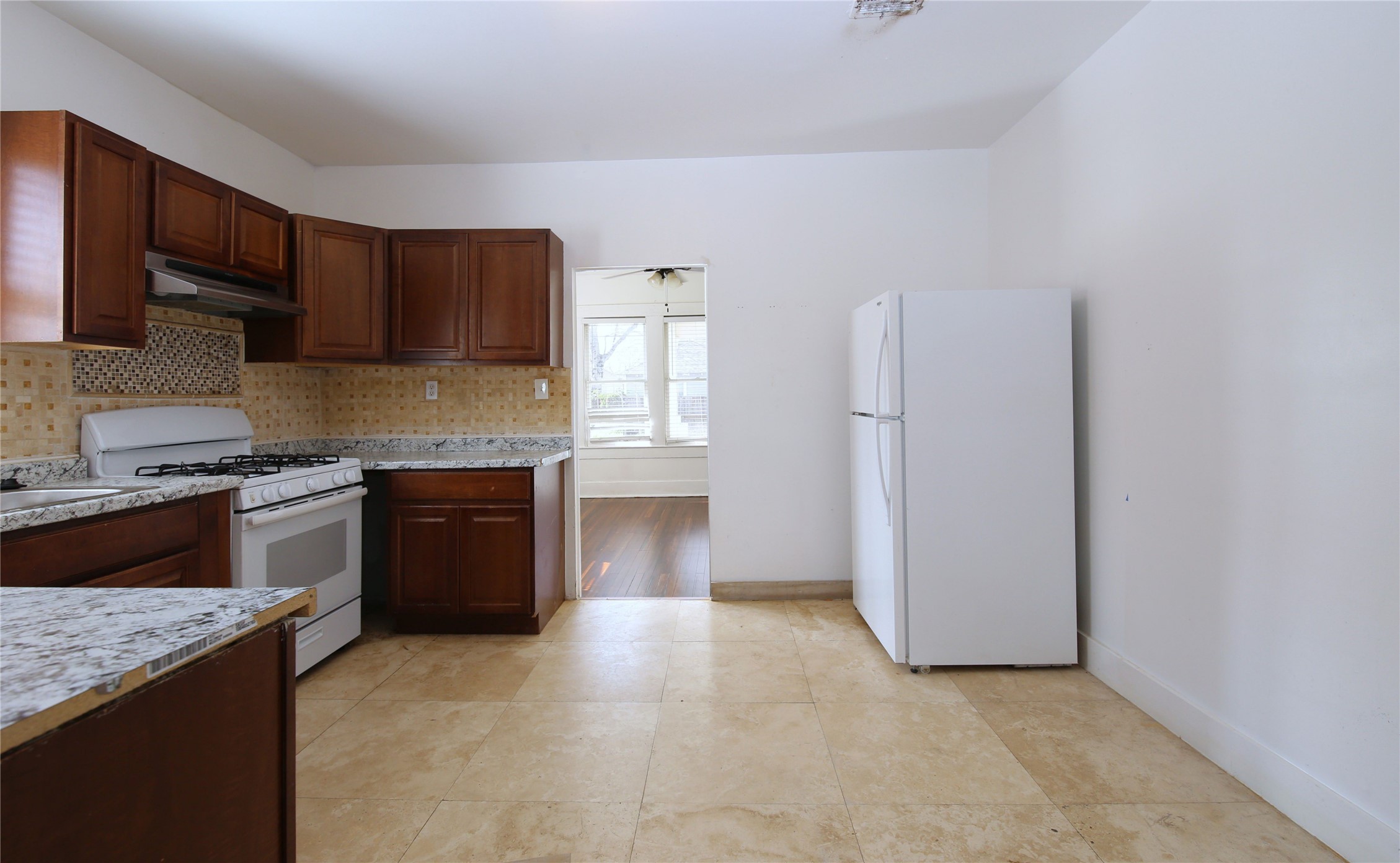 120 N Edgewood Property Photo 6