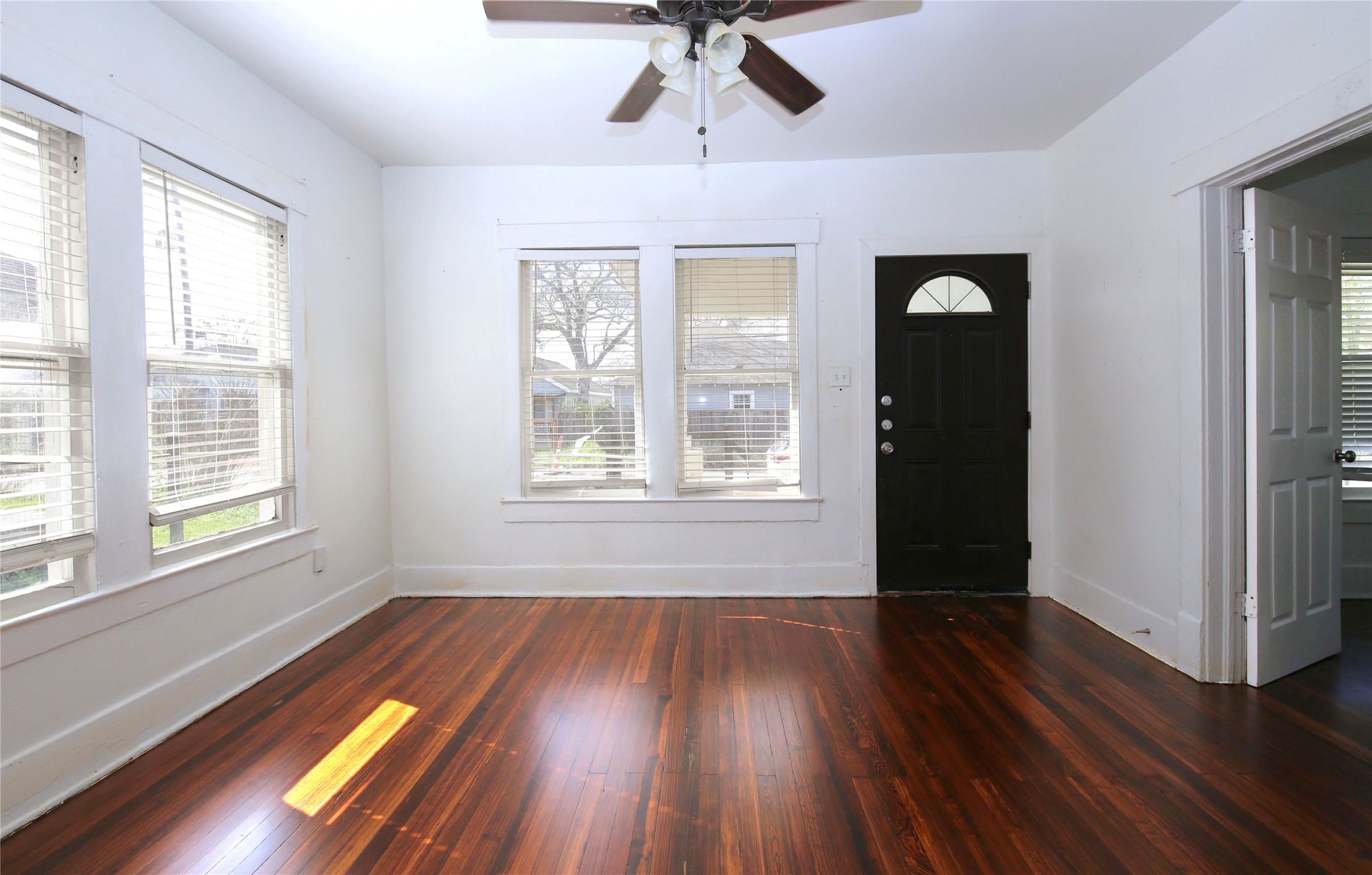 120 N Edgewood Property Photo 7