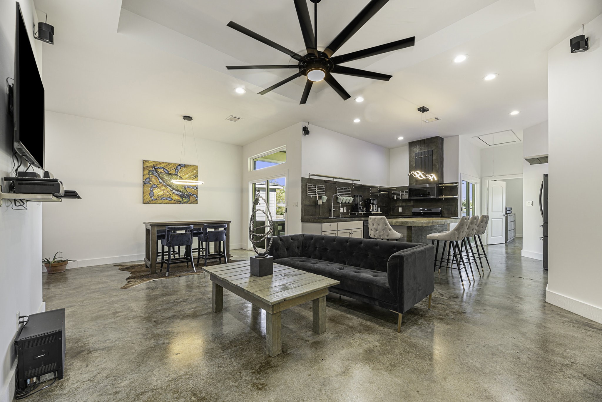 475 Pinnacle Property Photo 6