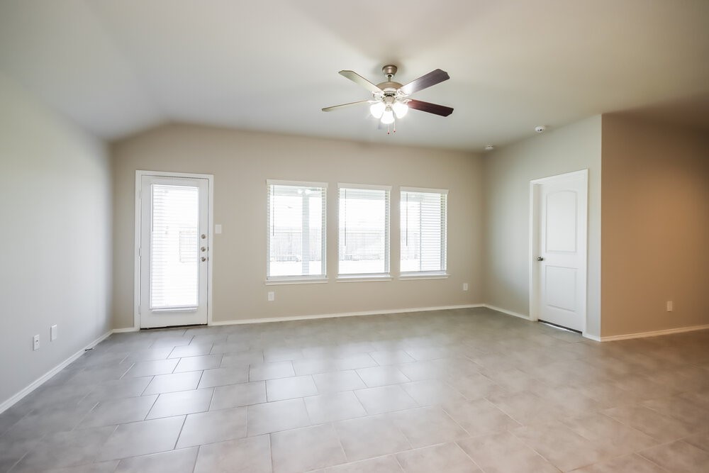 20117 Lecrete Mill Drive Property Photo 4