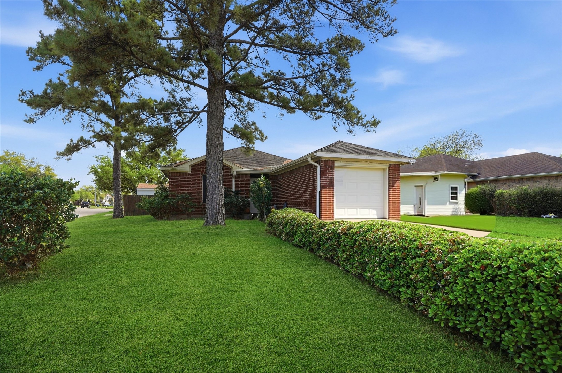 15258 Ferness Lane Property Photo 2