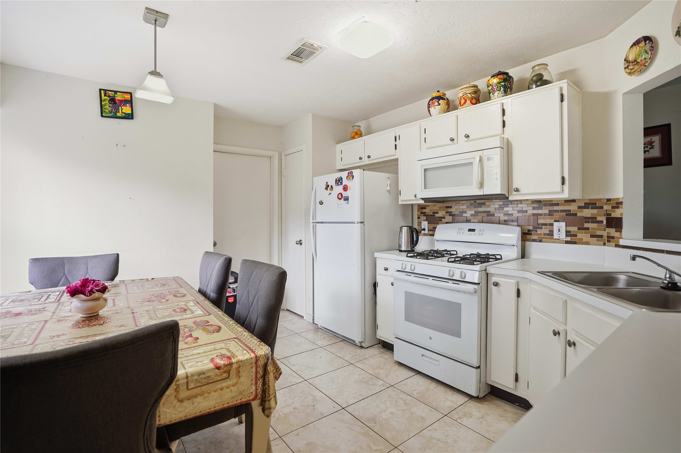 15258 Ferness Lane Property Photo 4