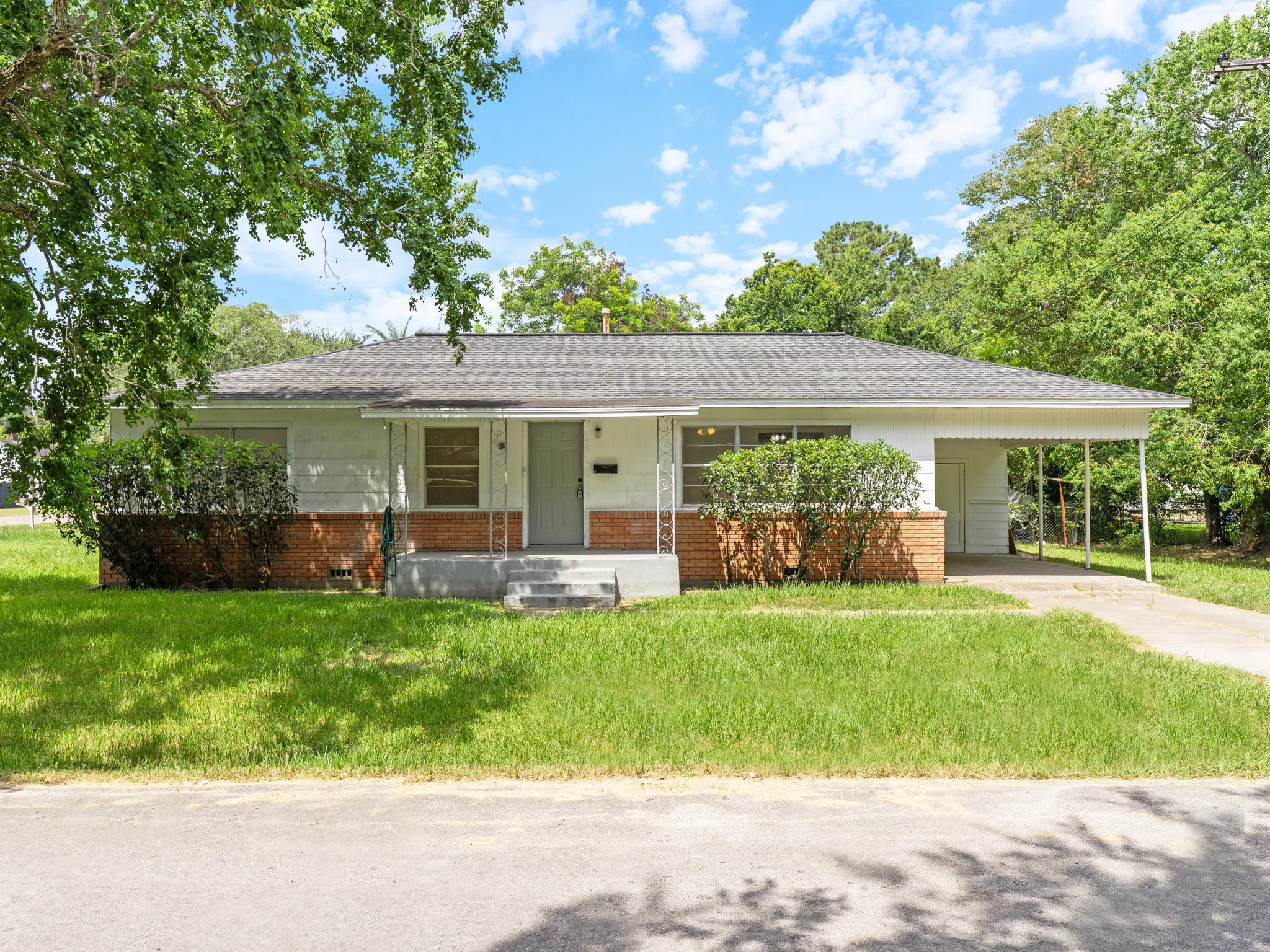 2616 Elm Avenue Property Photo 2