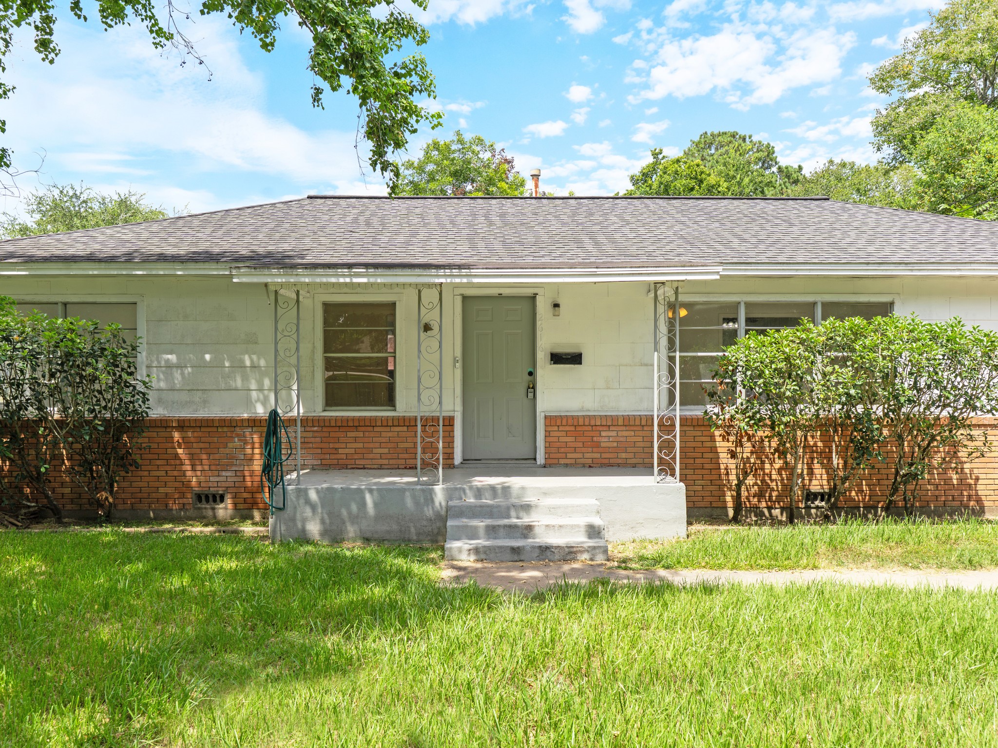 2616 Elm Avenue Property Photo 3