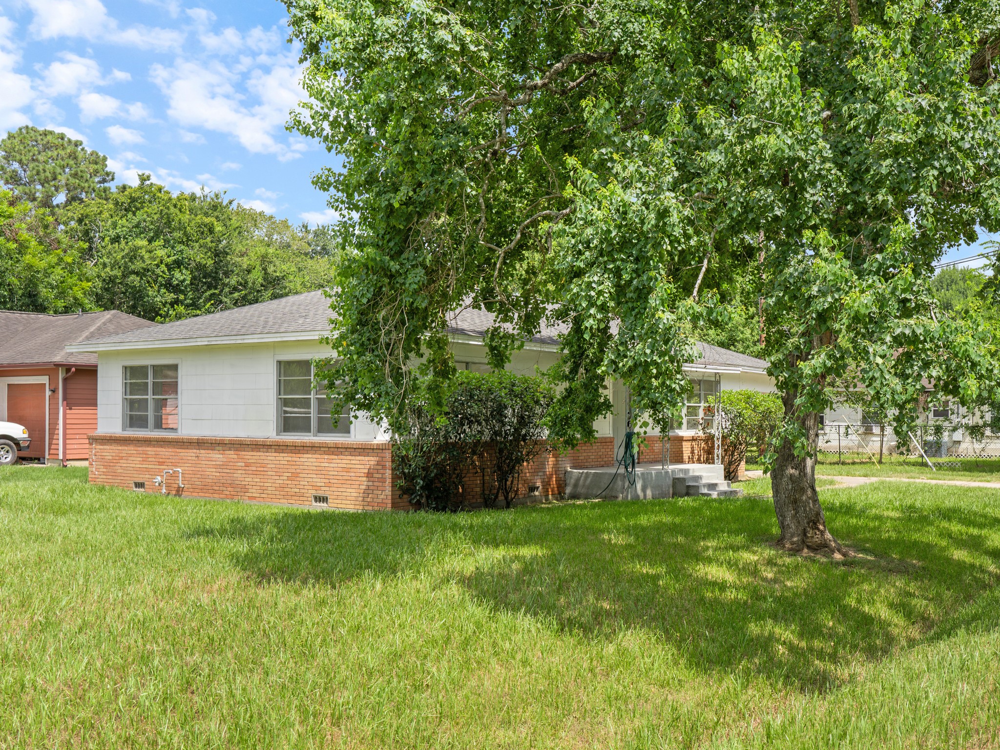 2616 Elm Avenue Property Photo 5