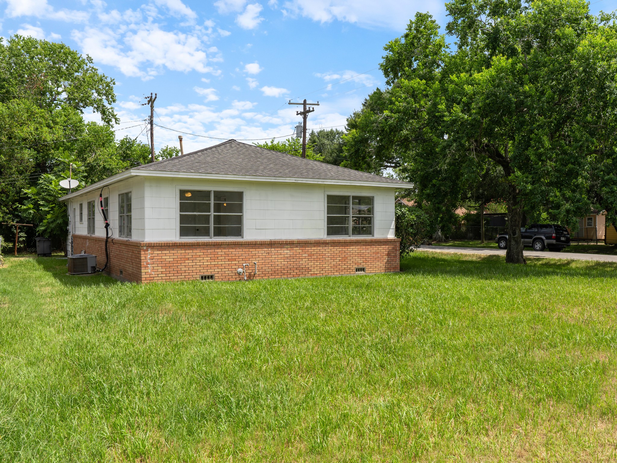 2616 Elm Avenue Property Photo 6
