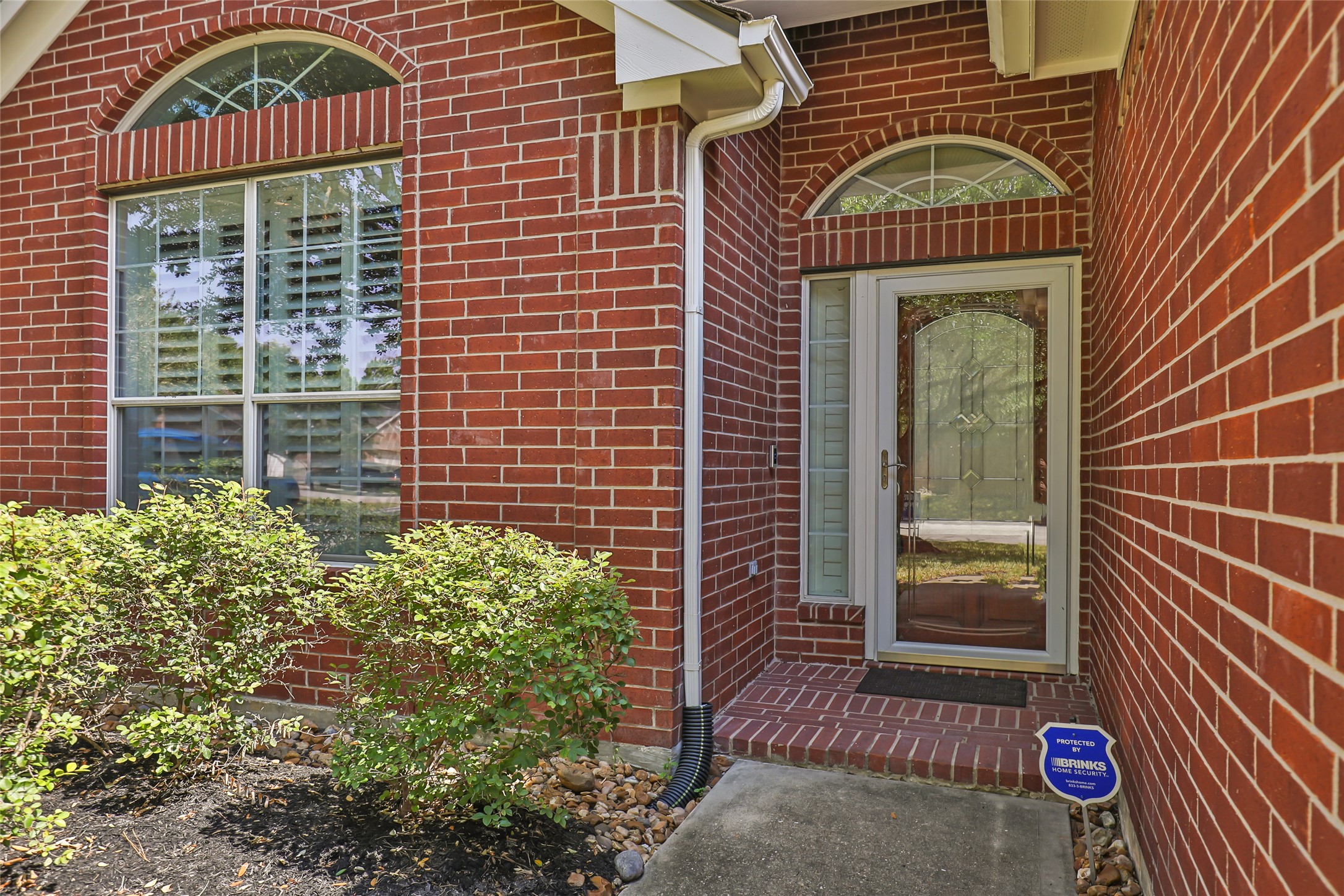 26924 Manor Falls Drive Property Photo 2