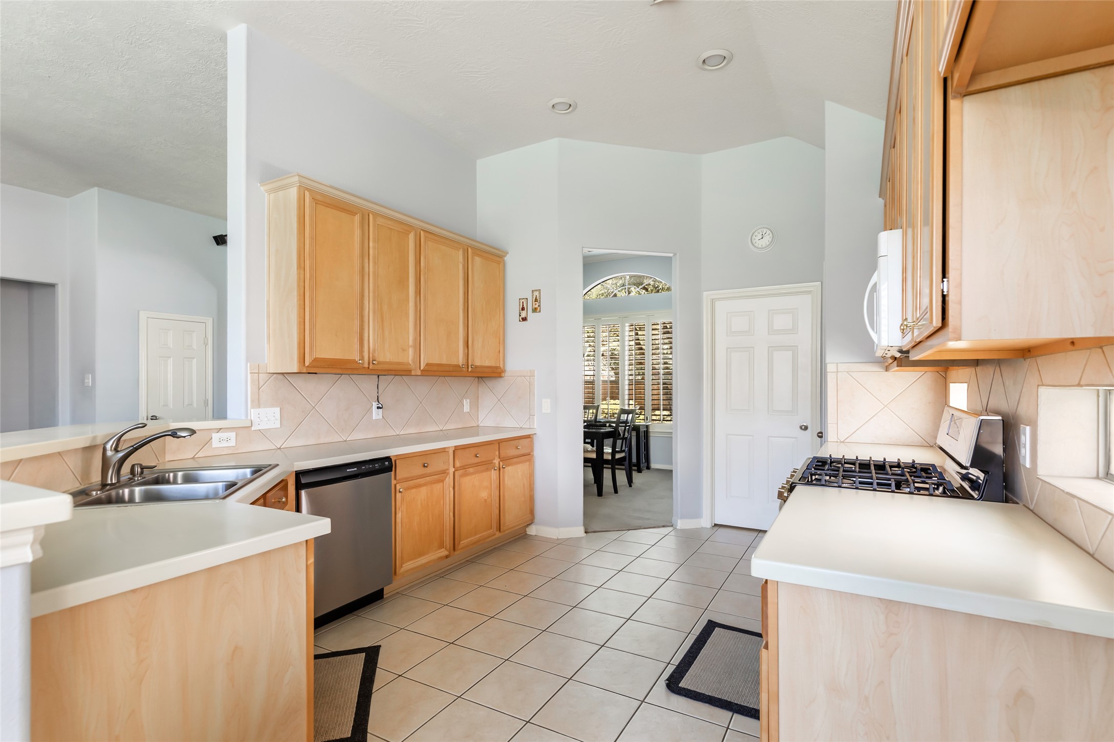26924 Manor Falls Drive Property Photo 8