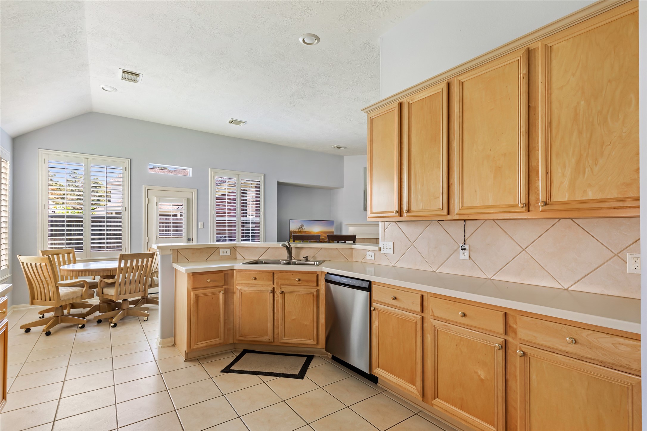 26924 Manor Falls Drive Property Photo 10