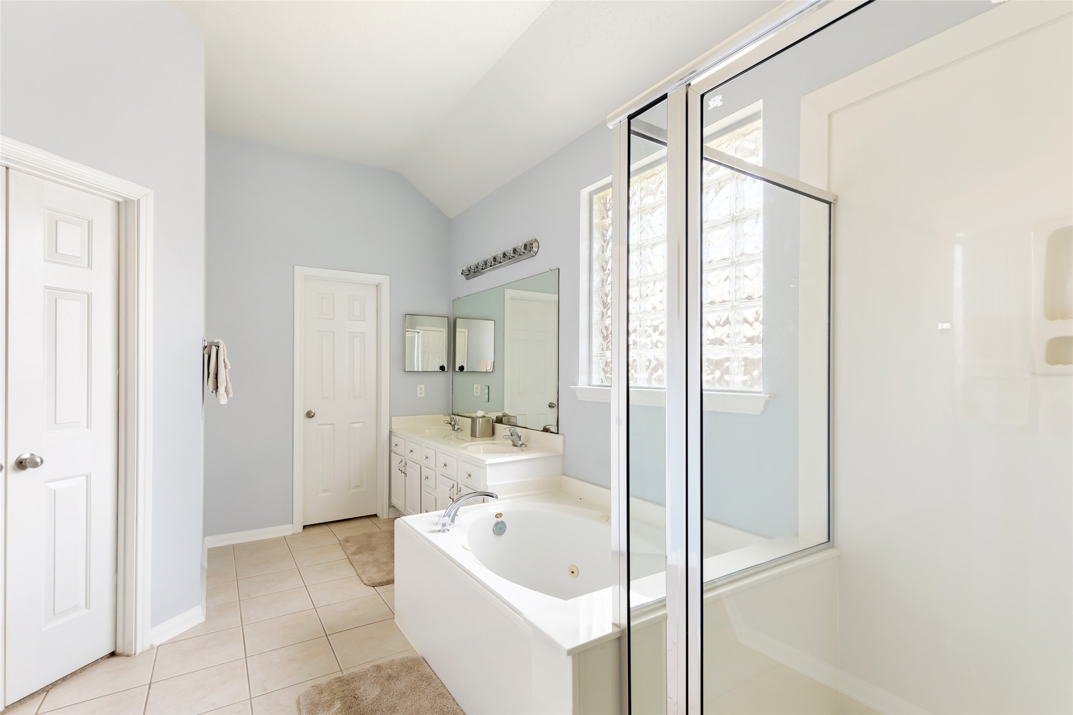 26924 Manor Falls Drive Property Photo 14