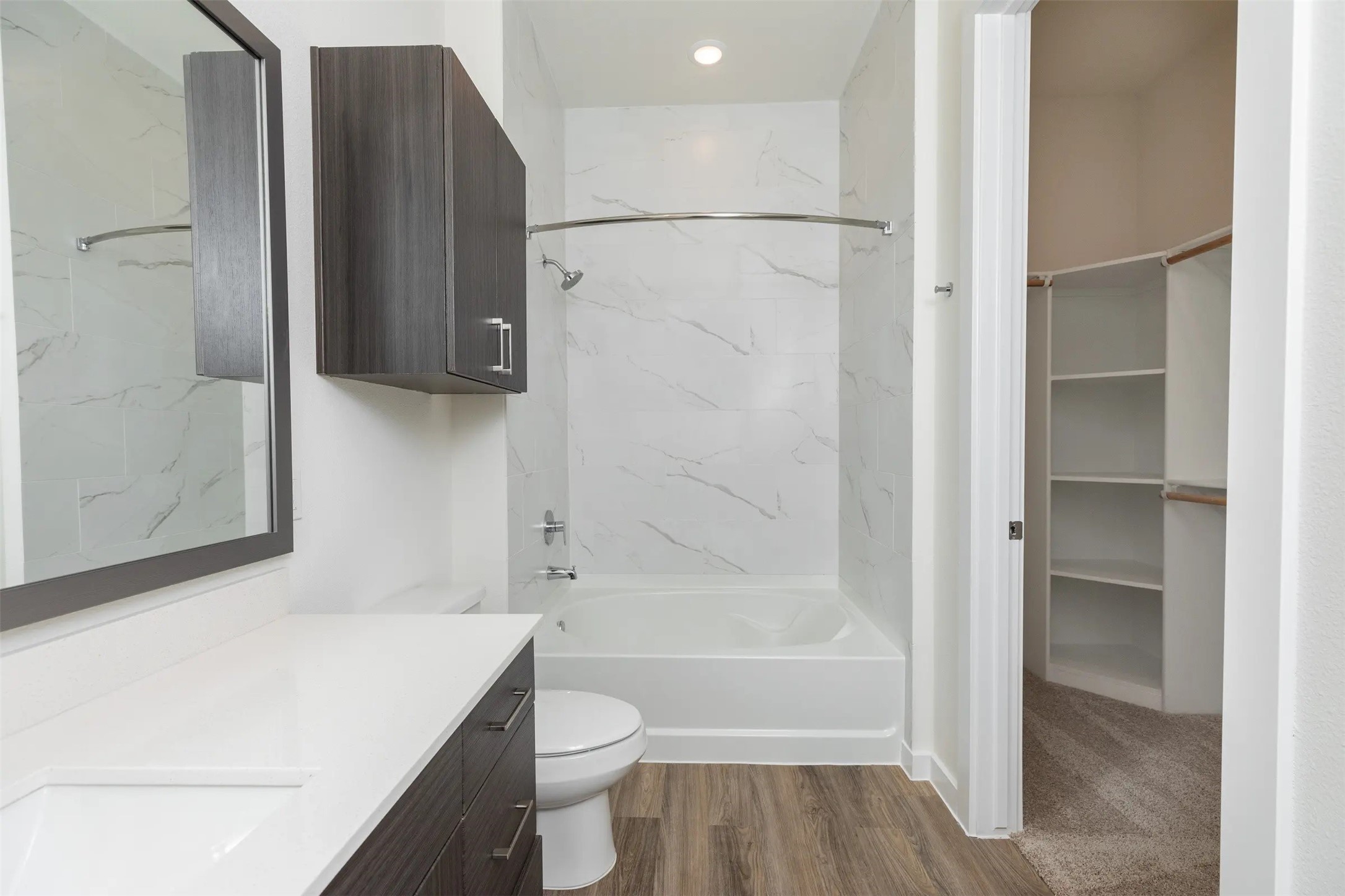 1690 North Loop 289 Property Photo 13