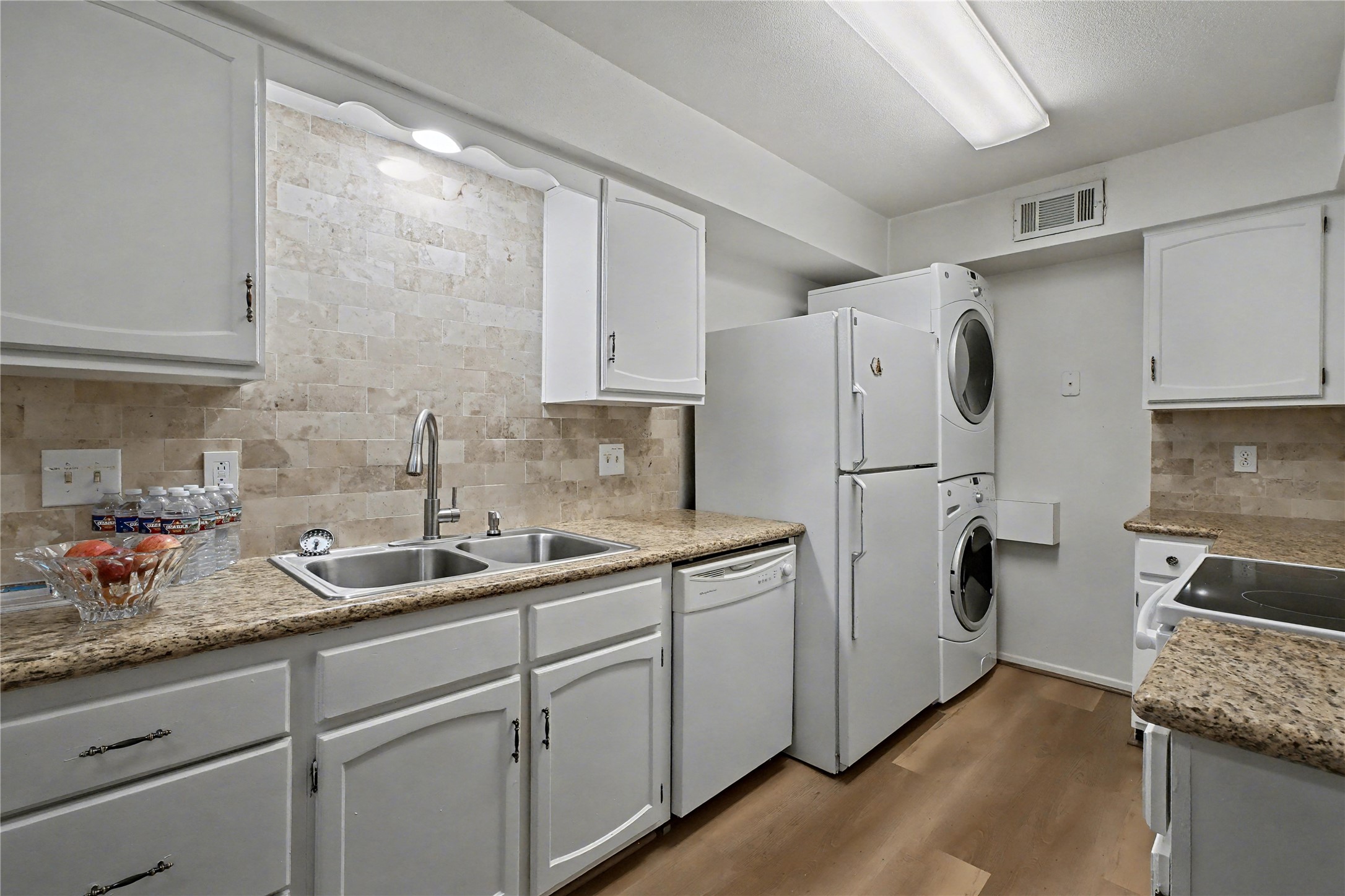 357 N Post Oak Lane 208 Property Photo 9