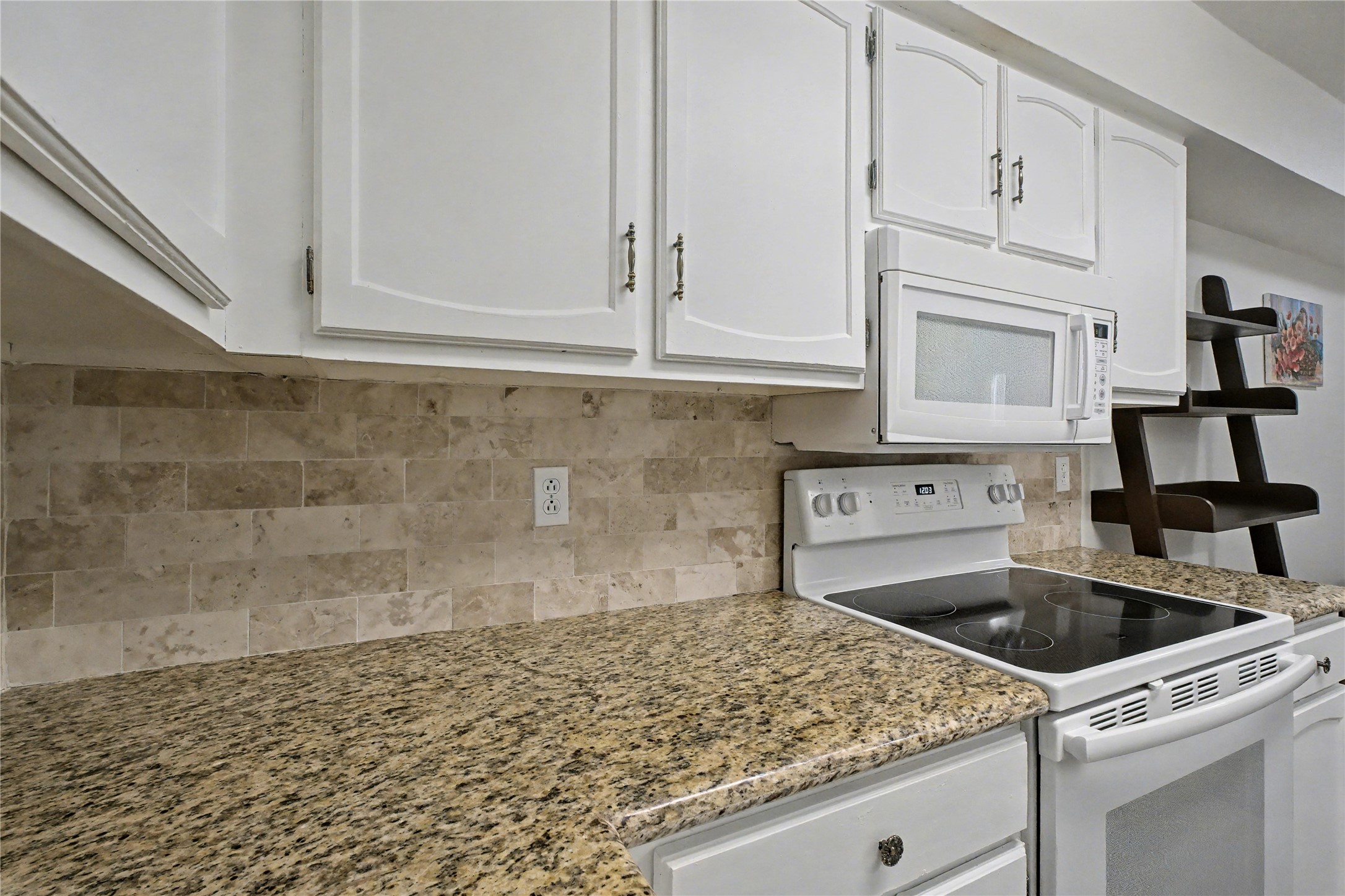 357 N Post Oak Lane 208 Property Photo 10