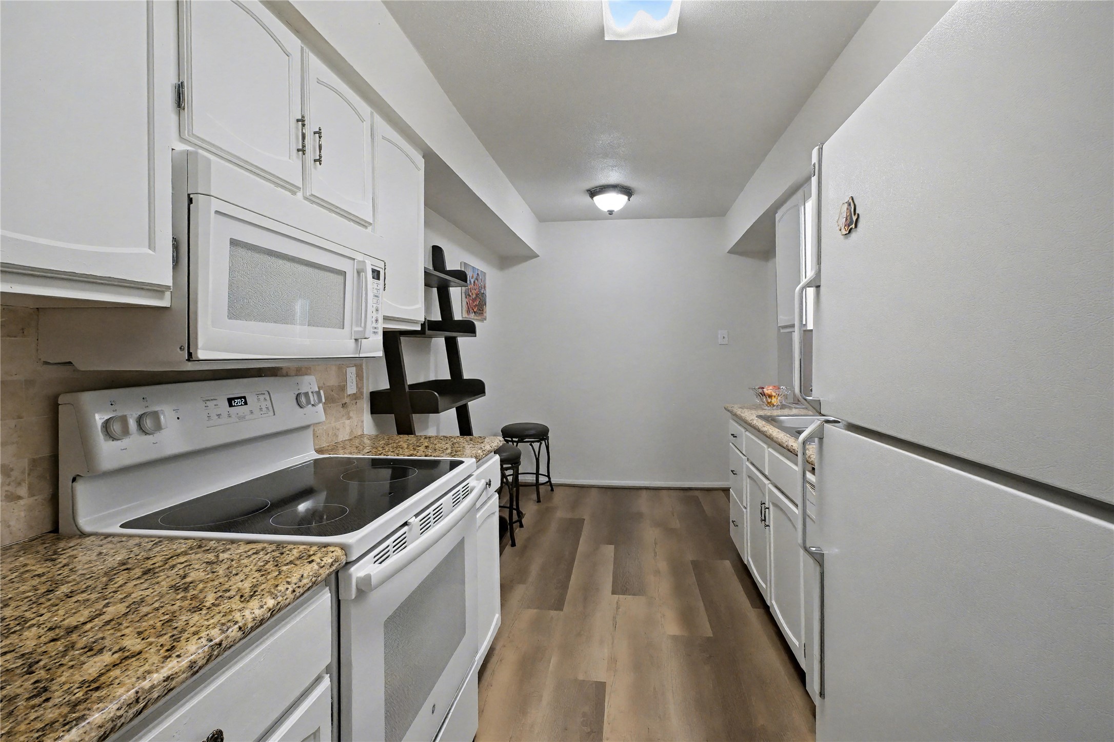 357 N Post Oak Lane 208 Property Photo 11