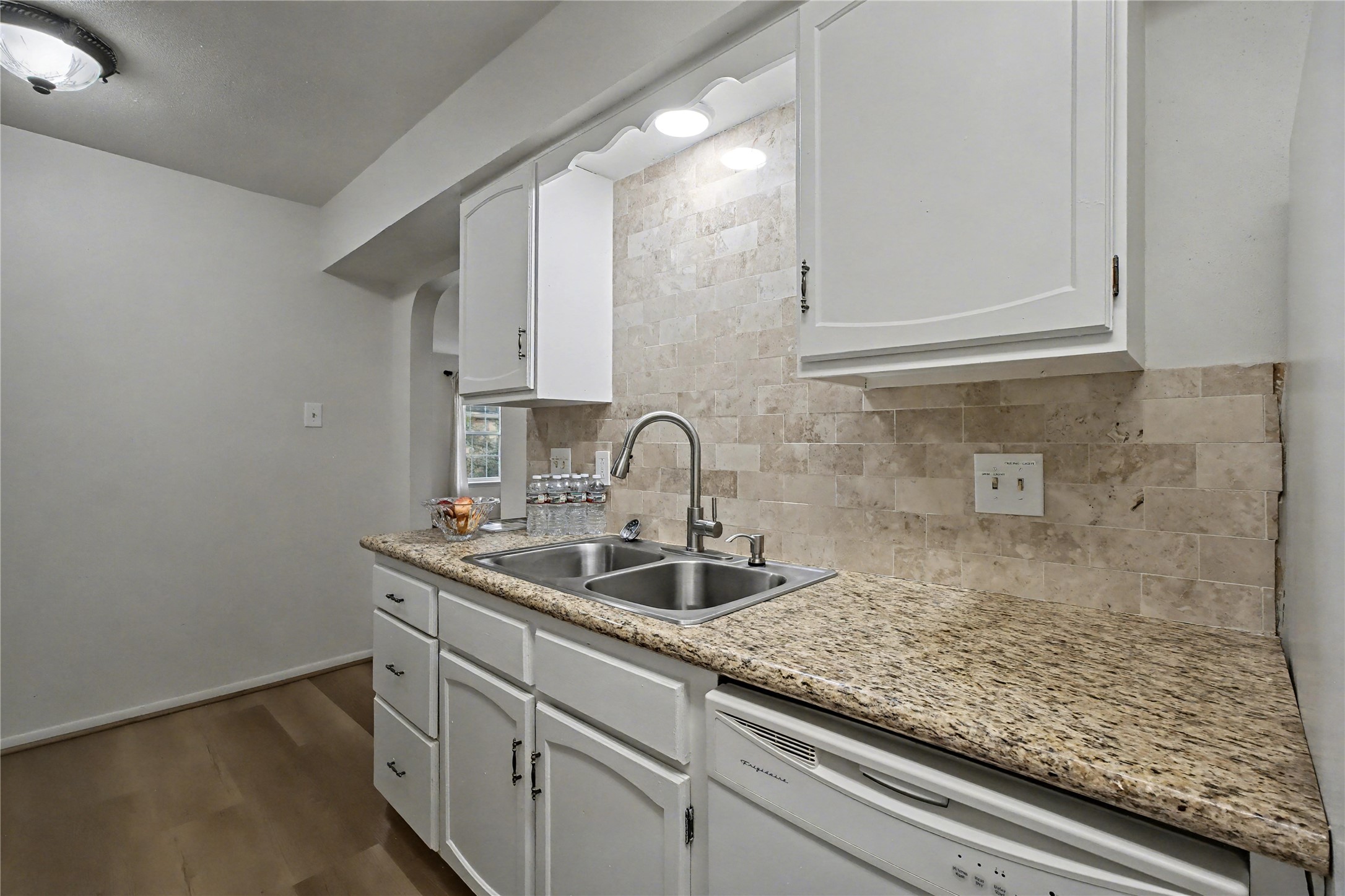 357 N Post Oak Lane 208 Property Photo 12