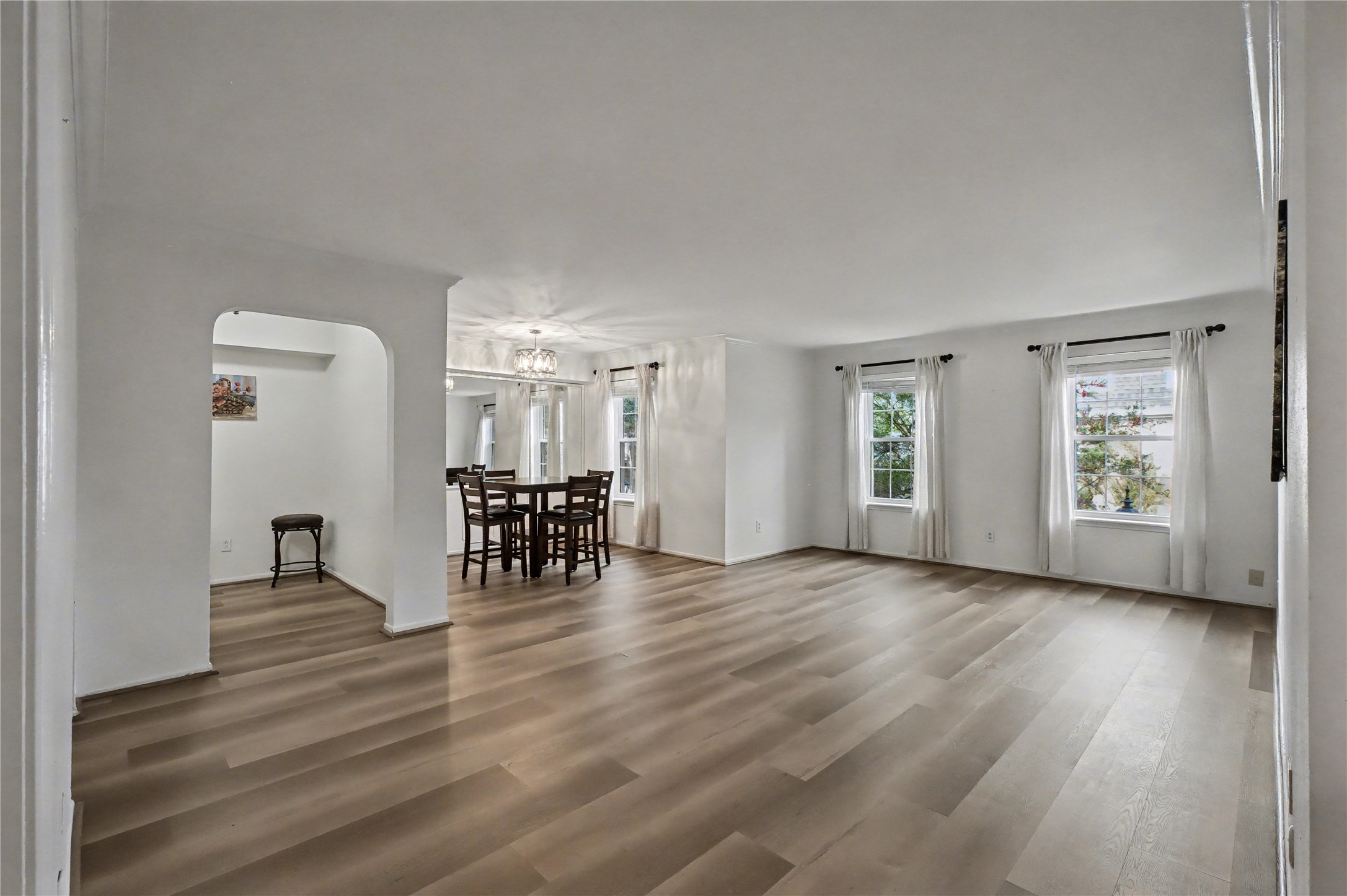 357 N Post Oak Lane 208 Property Photo 13