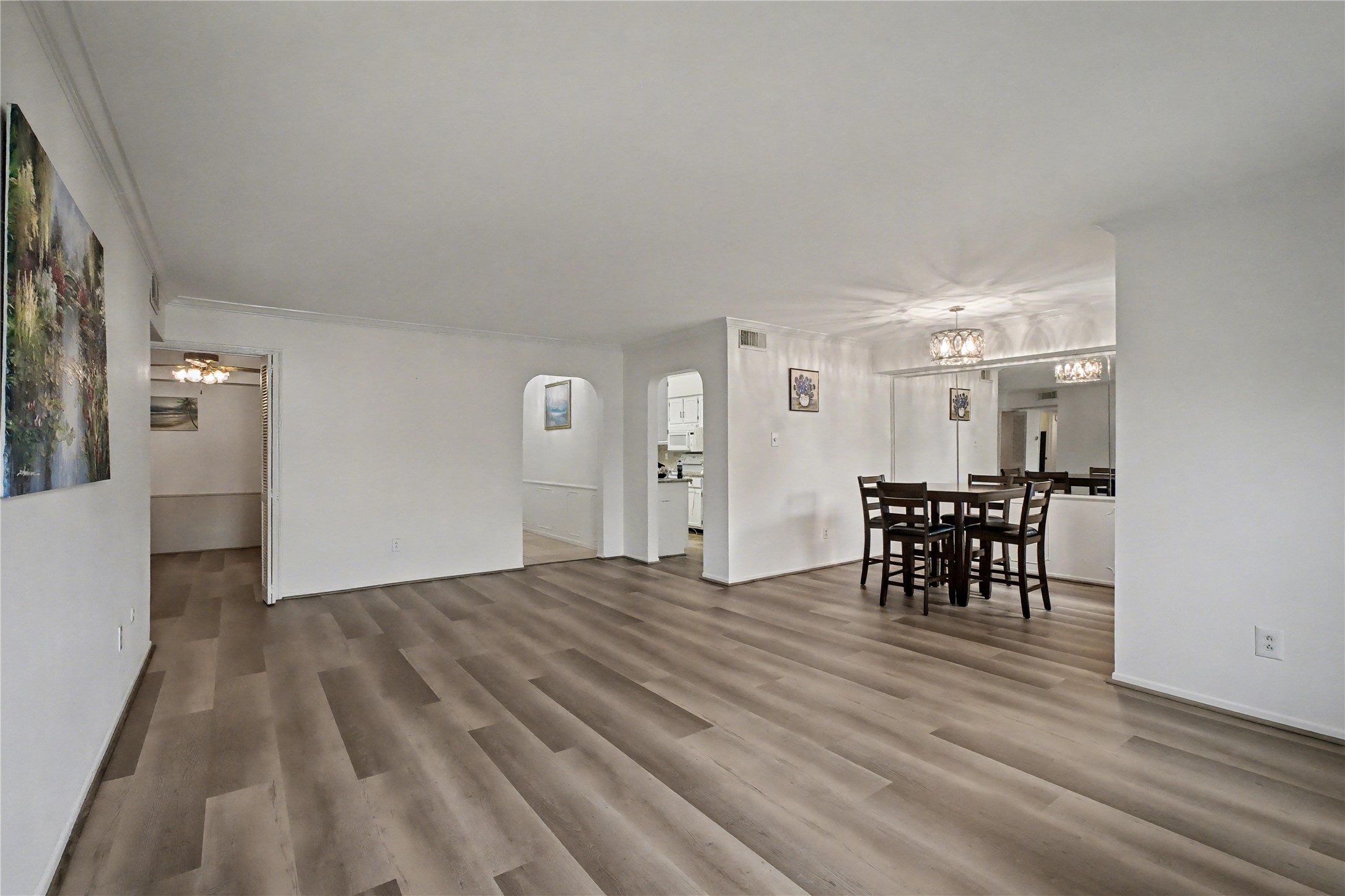 357 N Post Oak Lane 208 Property Photo 14