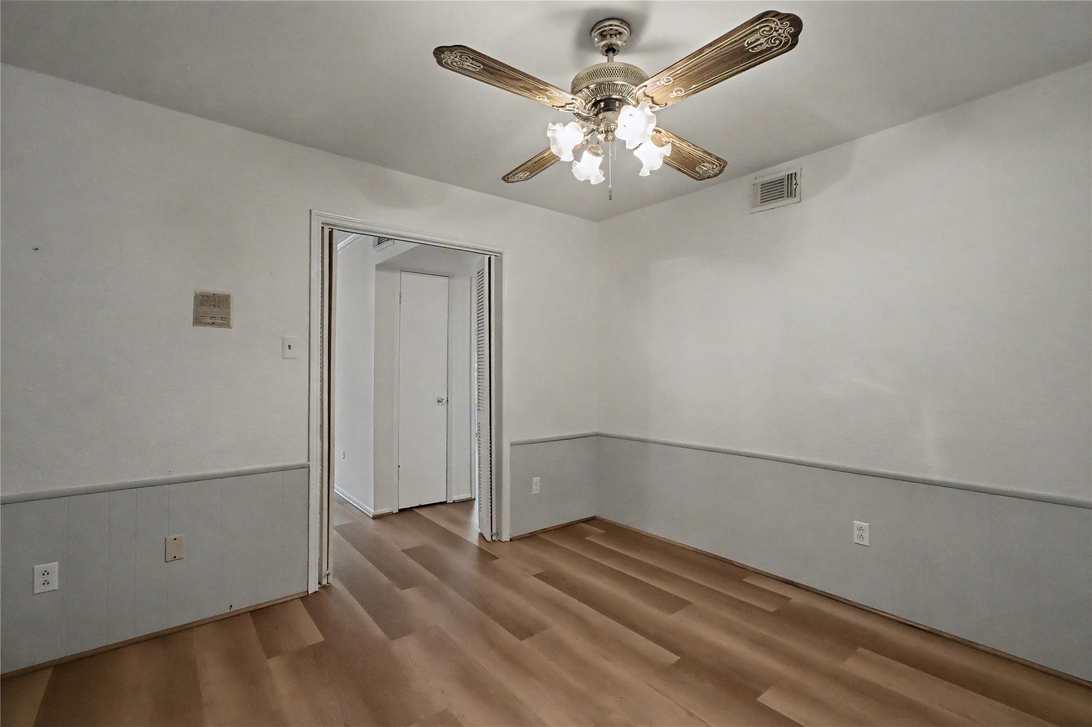 357 N Post Oak Lane 208 Property Photo 22