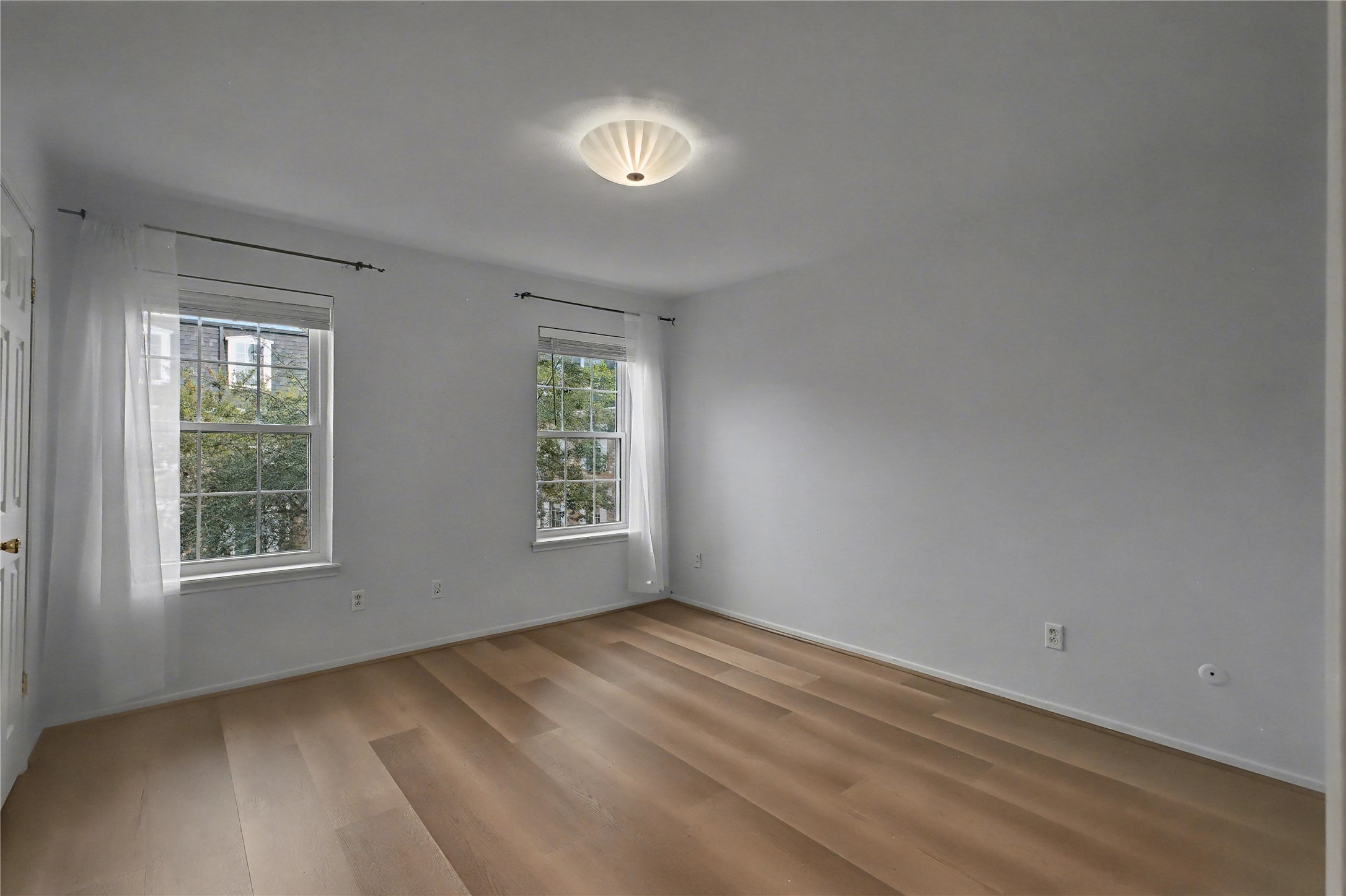 357 N Post Oak Lane 208 Property Photo 23