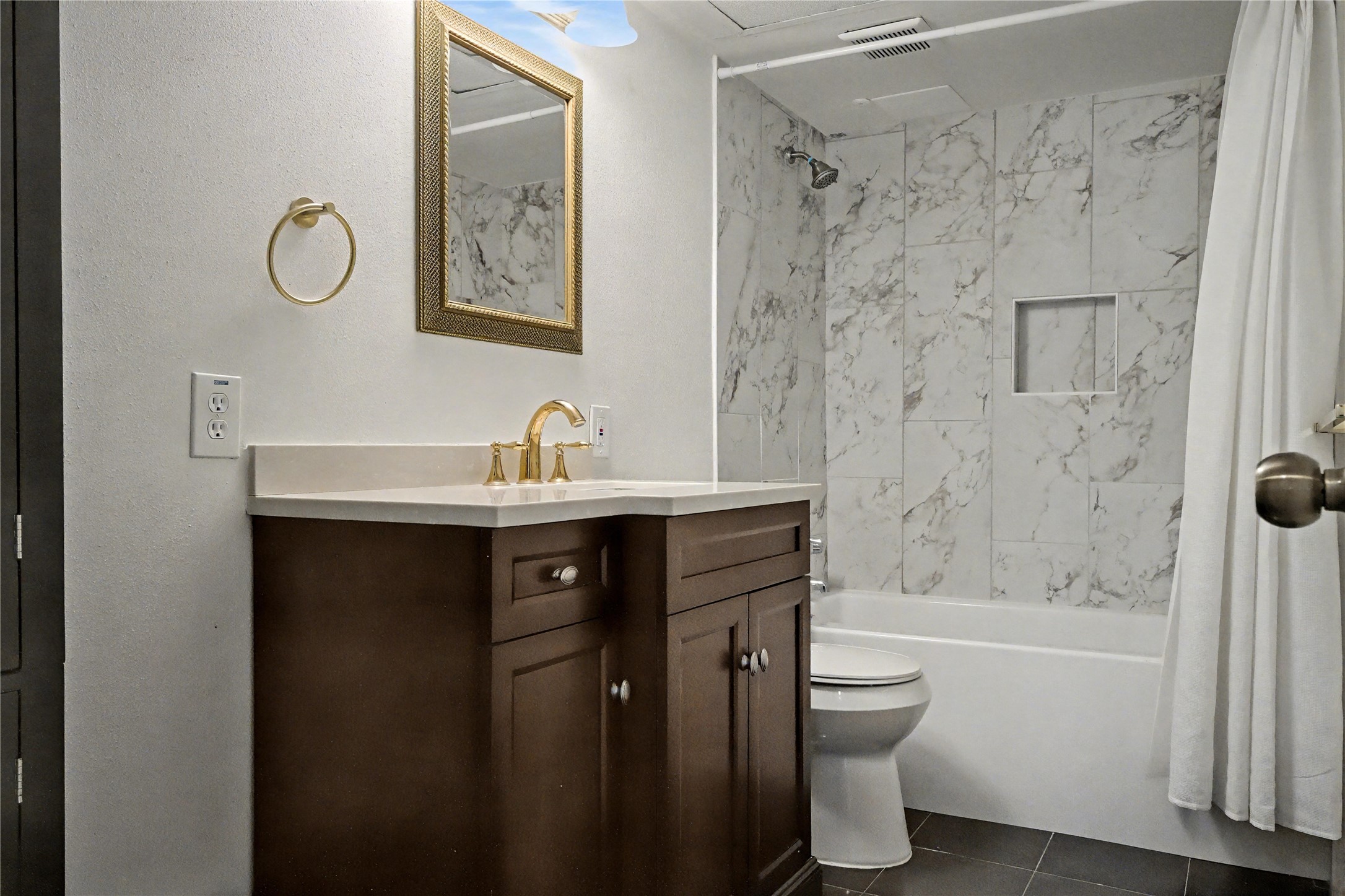 357 N Post Oak Lane 208 Property Photo 33