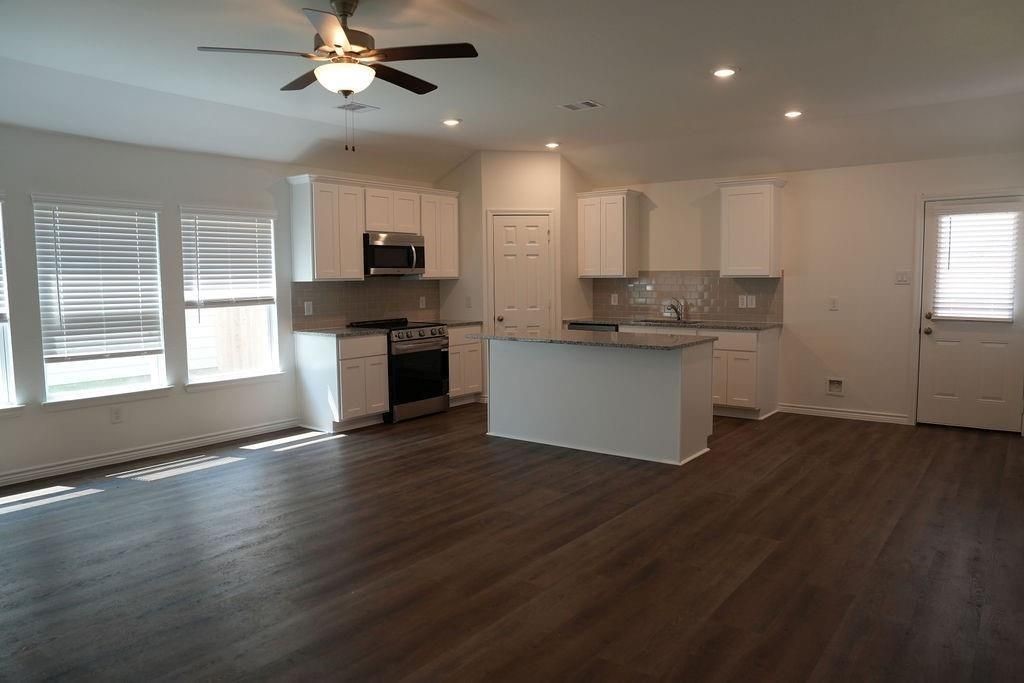 1880 Redwood Lane Property Photo 3