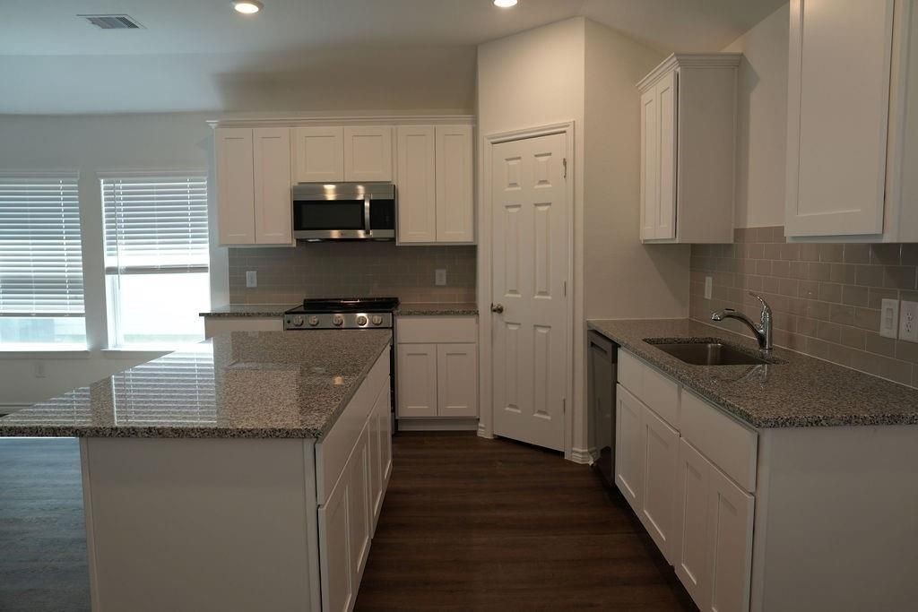 1880 Redwood Lane Property Photo 4