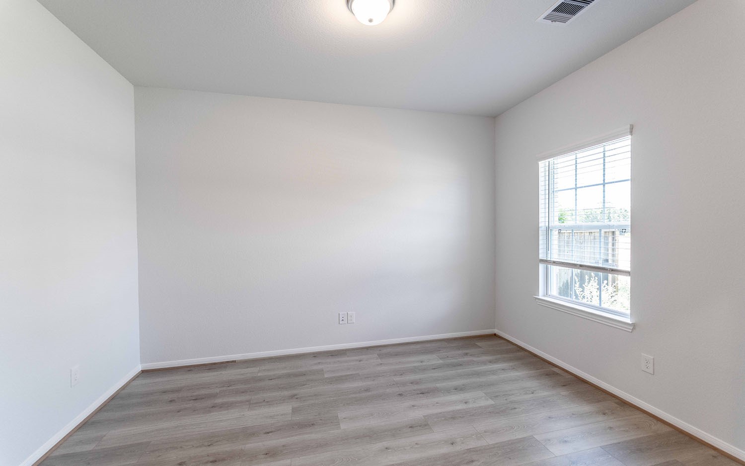 25039 Apricot Court Property Photo 2