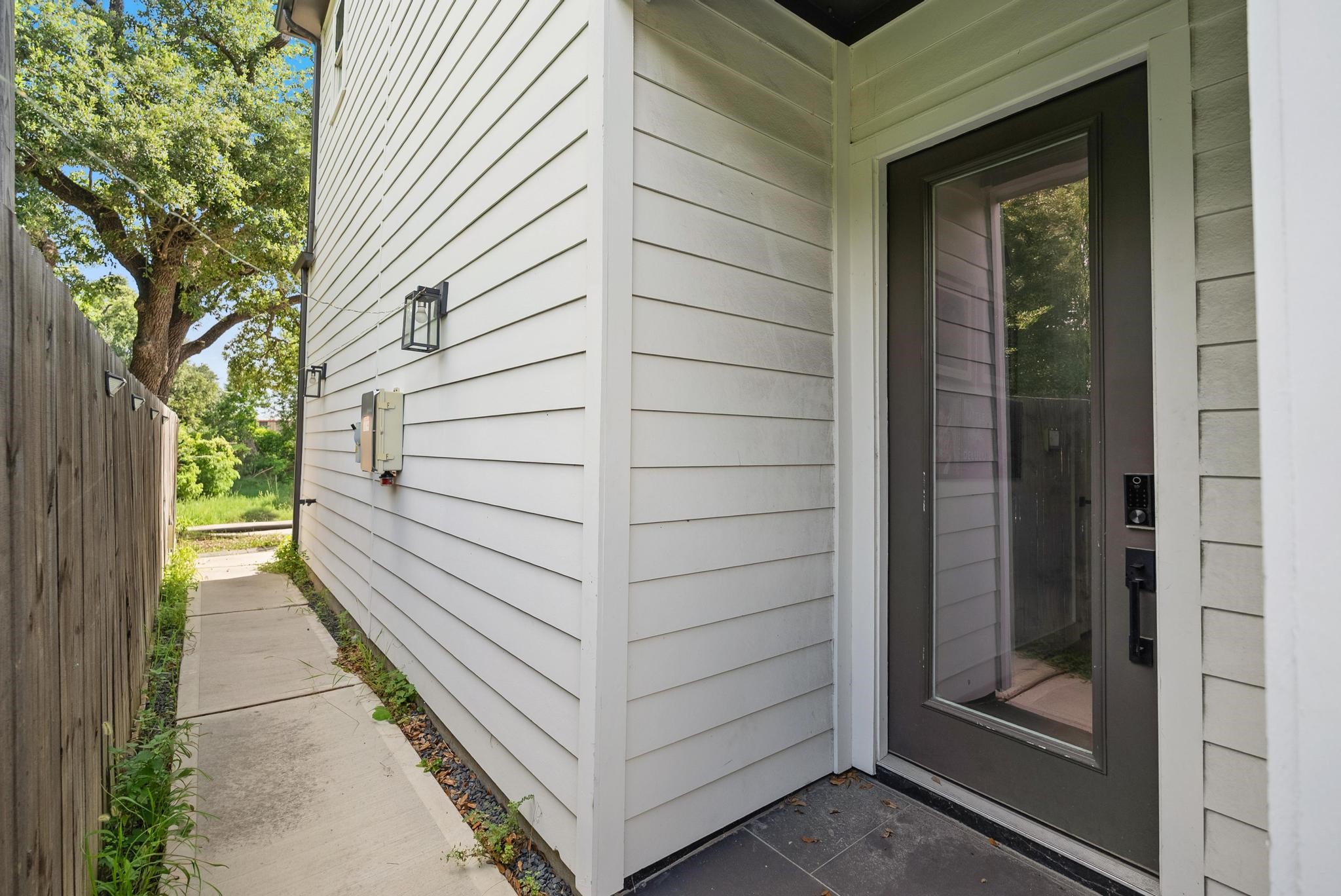 4032 Porter Street Property Photo 2