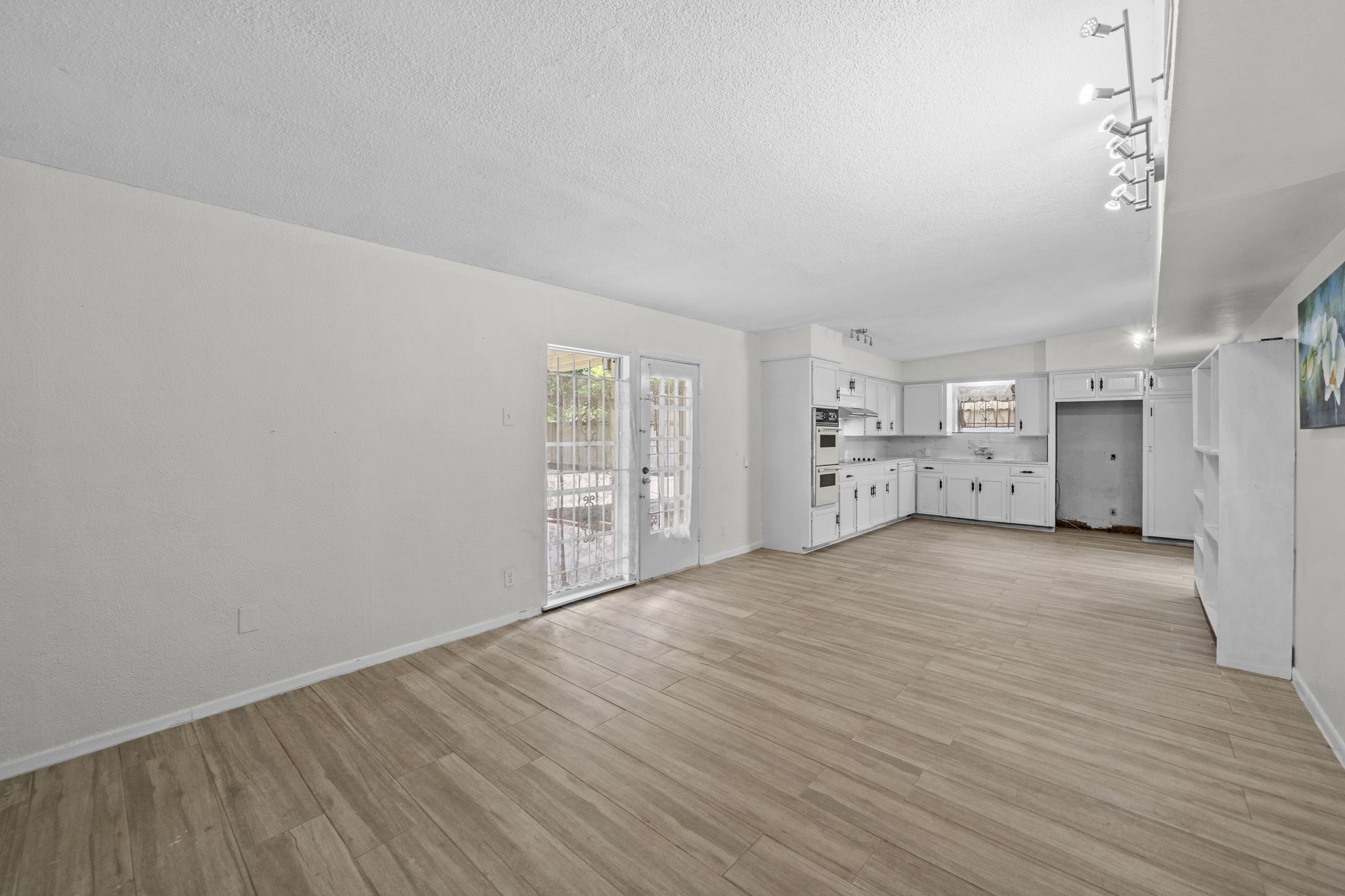 7123 Leader Street Property Photo 13