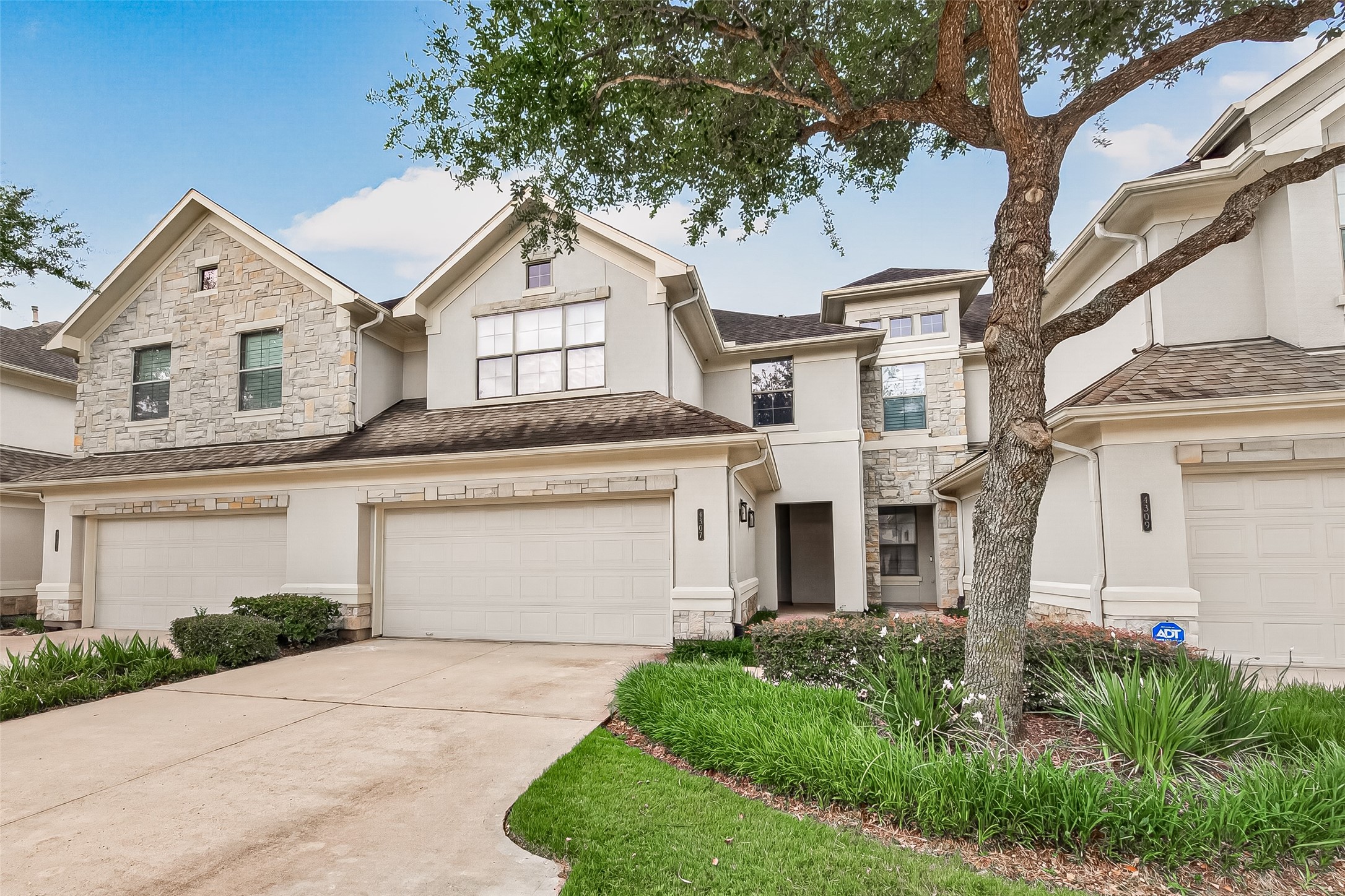 4307 Lake Walk Court Property Photo 2