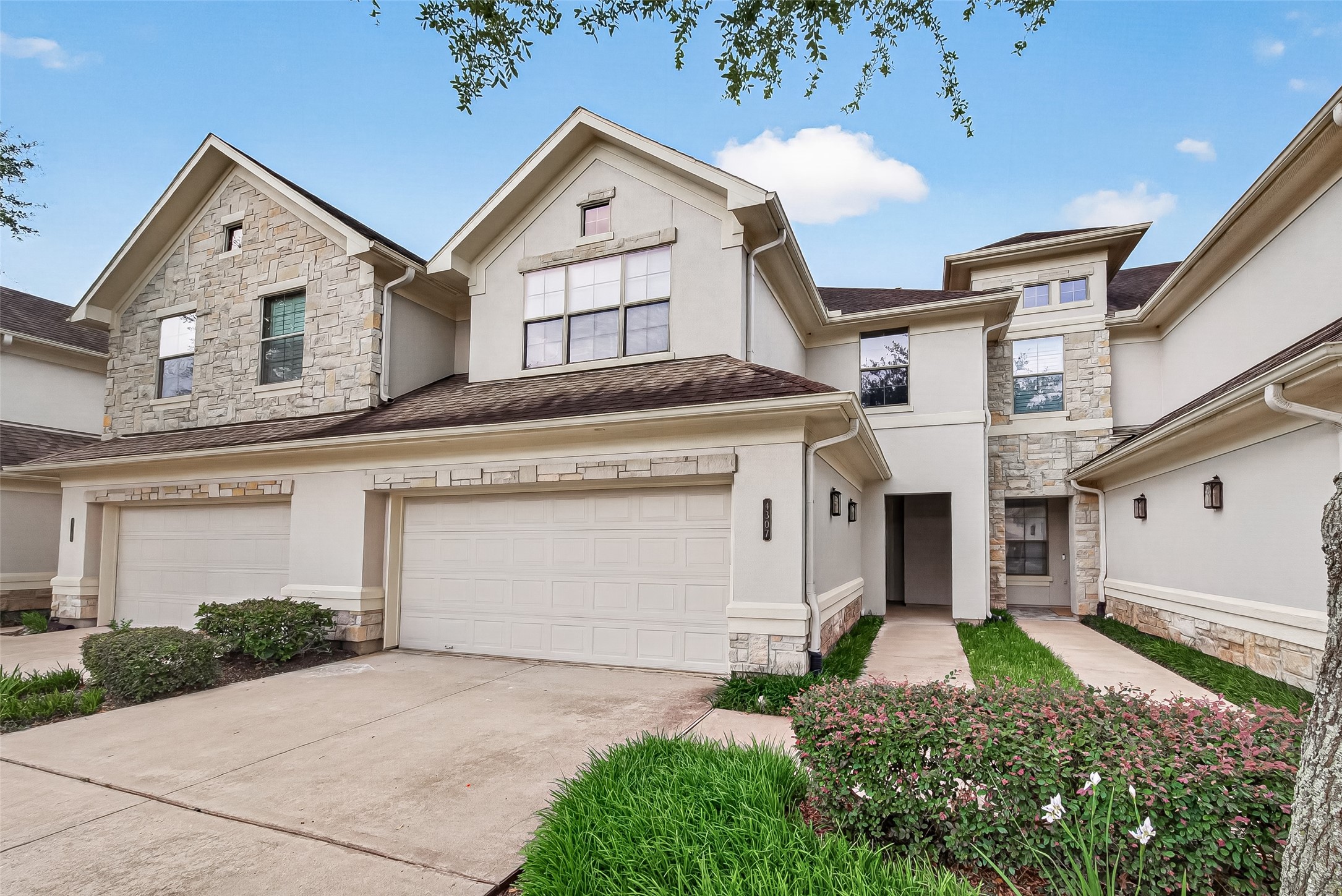4307 Lake Walk Court Property Photo 4