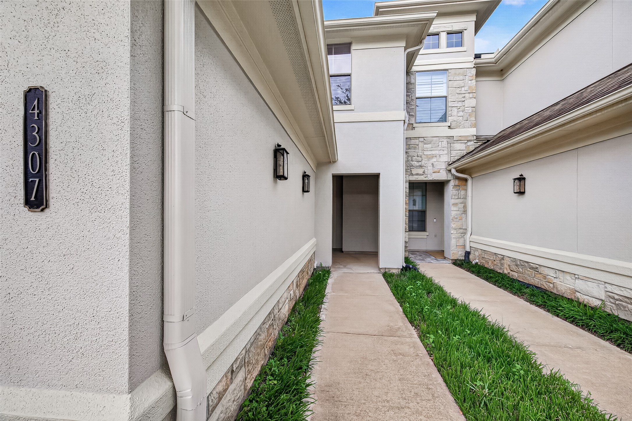 4307 Lake Walk Court Property Photo 5