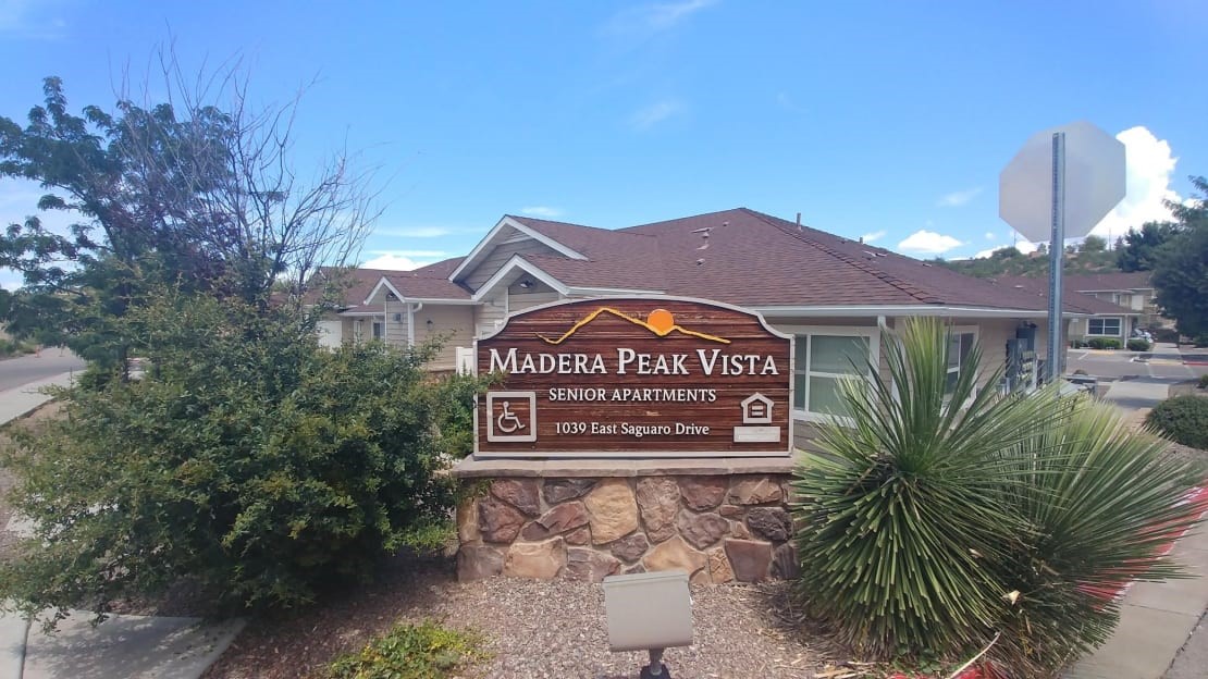 1039 E Saguaro Dr 50 Property Photo 1