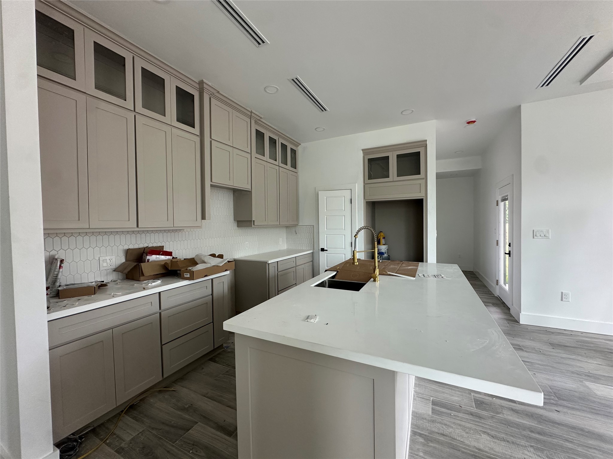 805 Lewis Street Property Photo 5