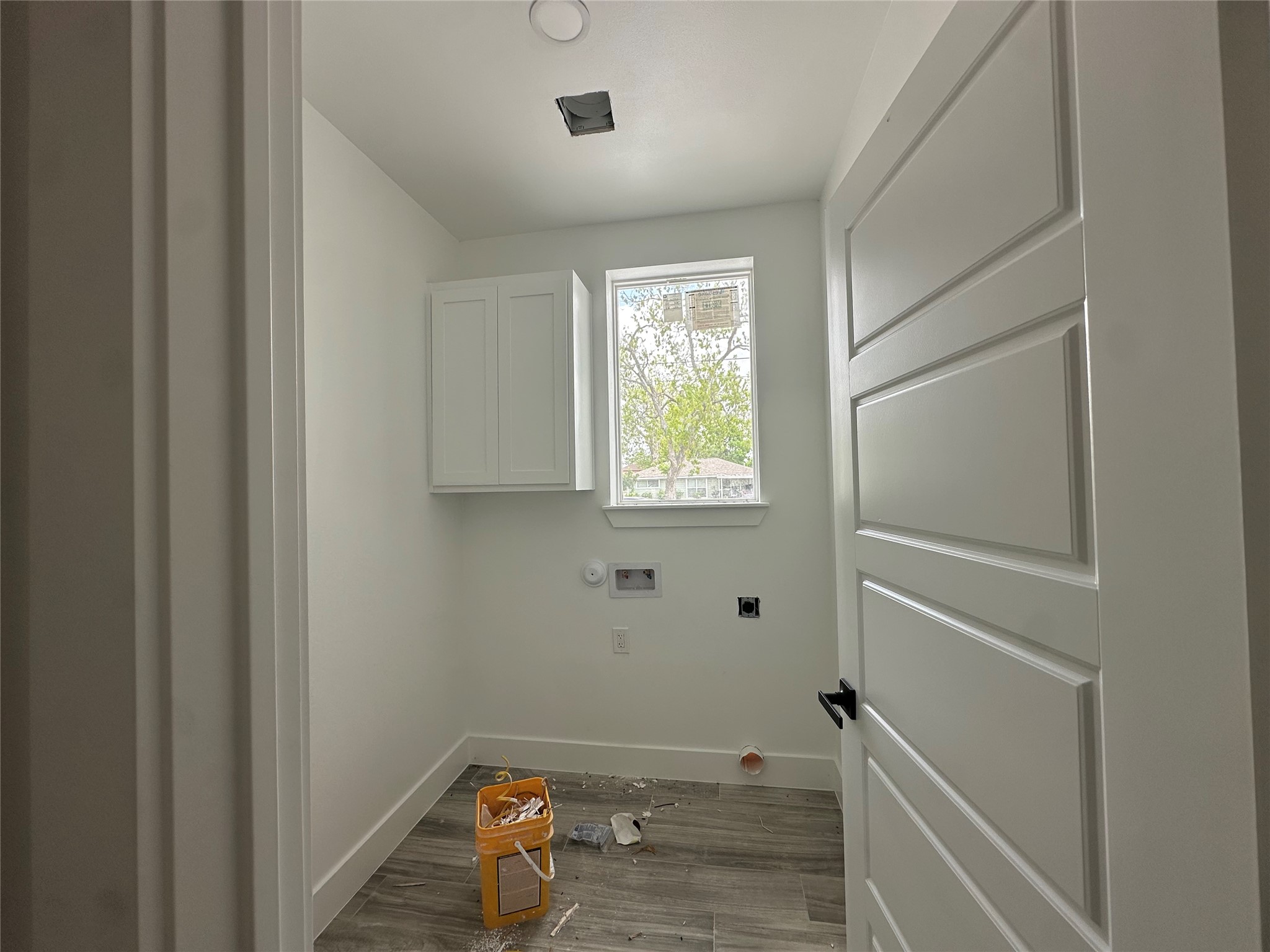 805 Lewis Street Property Photo 6
