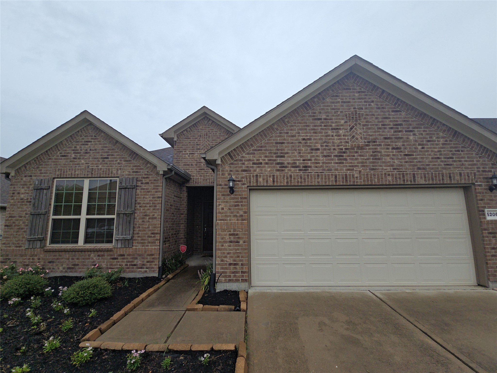 5206 Gerent Lane Property Photo 2