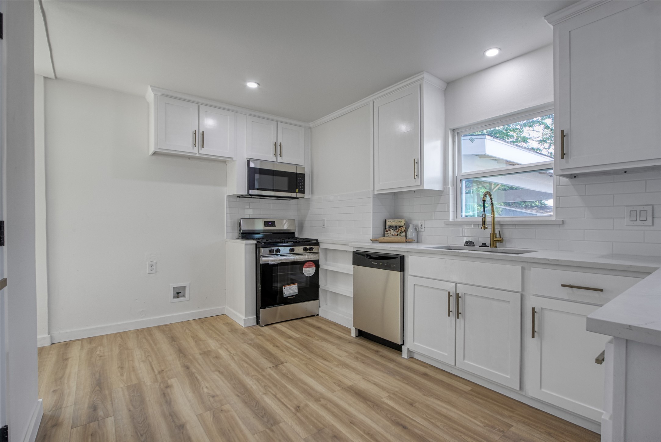 4716 Siegel Street Property Photo 6