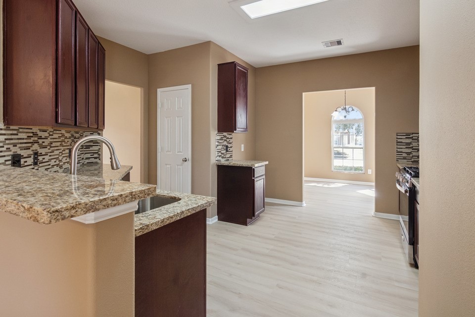 14703 Keystone Green Drive Property Photo 7