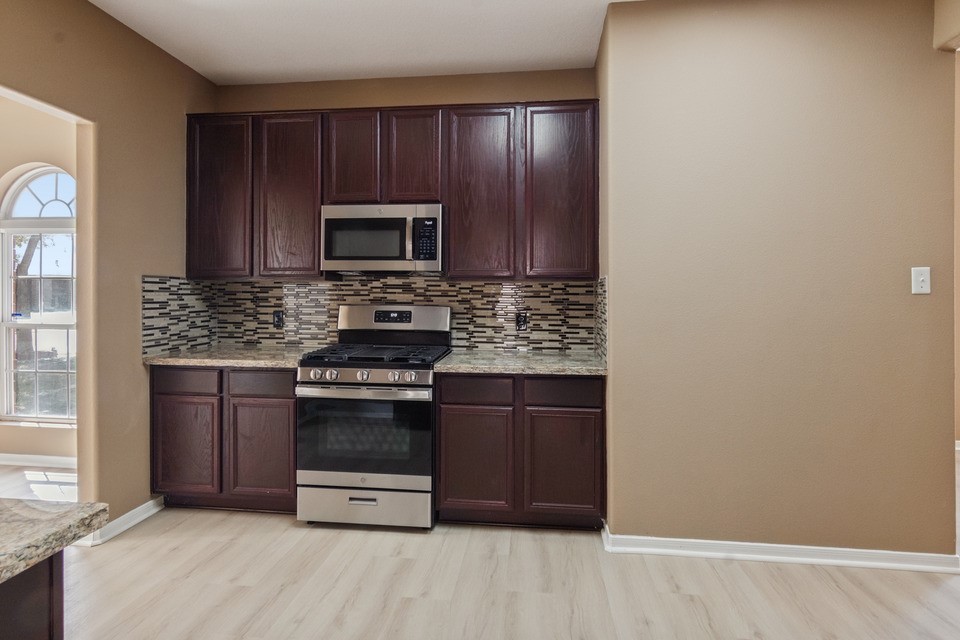 14703 Keystone Green Drive Property Photo 9