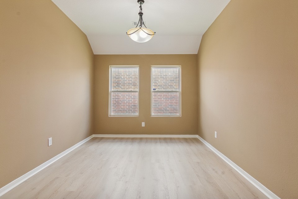 14703 Keystone Green Drive Property Photo 11