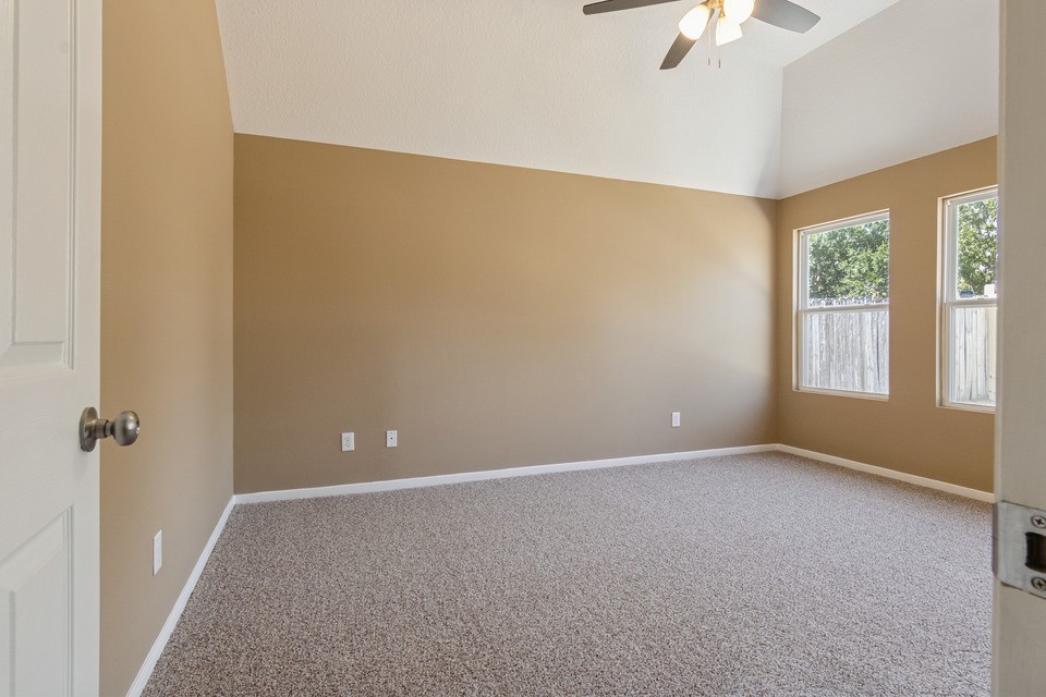 14703 Keystone Green Drive Property Photo 12