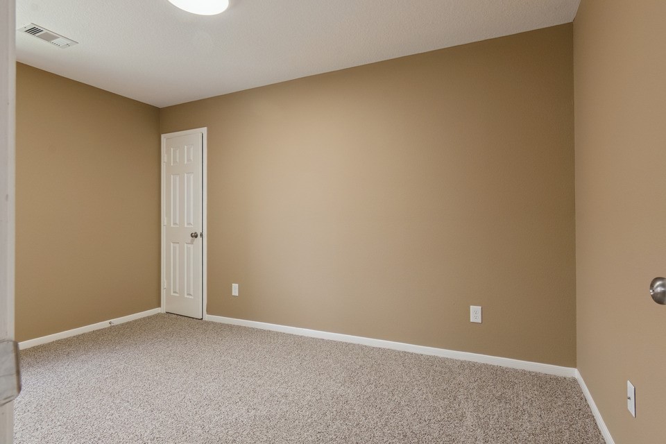14703 Keystone Green Drive Property Photo 13