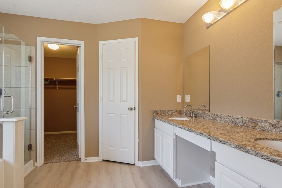 14703 Keystone Green Drive Property Photo 14