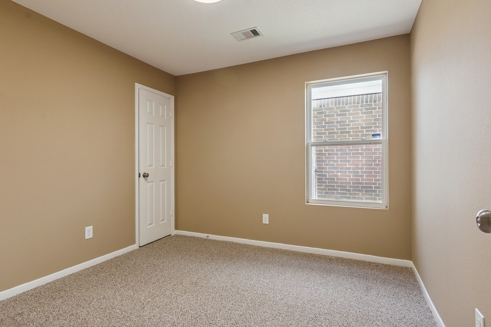 14703 Keystone Green Drive Property Photo 17