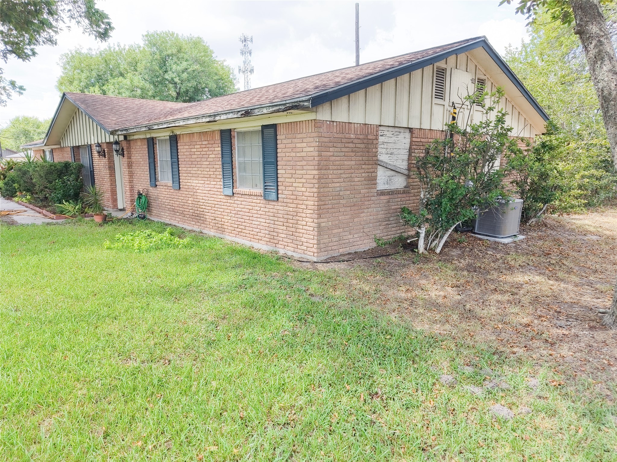 202 Broadmoor Street Property Photo 12