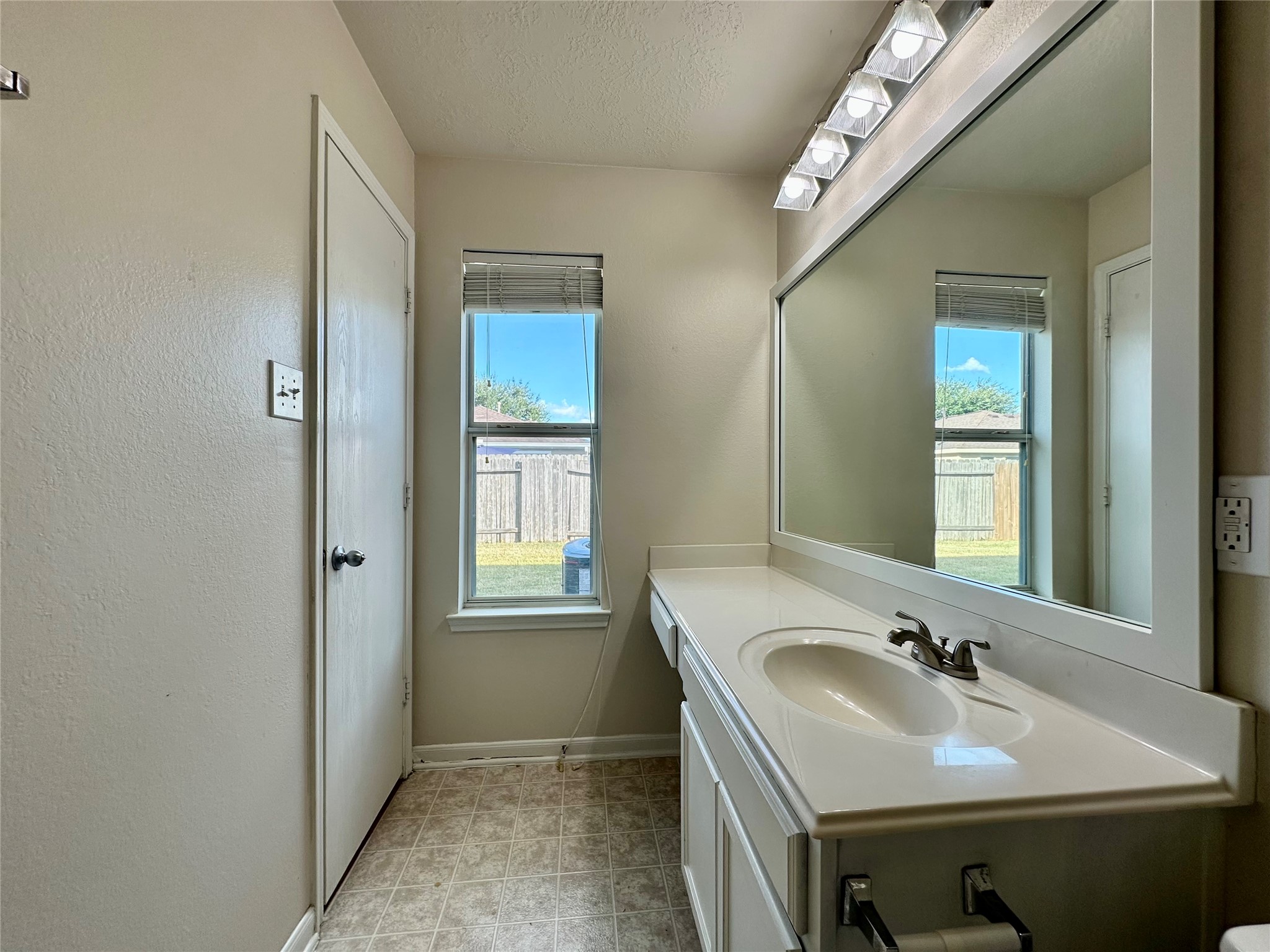 20515 Hillsdale Park Drive Property Photo 11